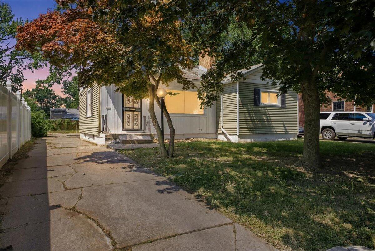 5727 University Place Property Photo 2