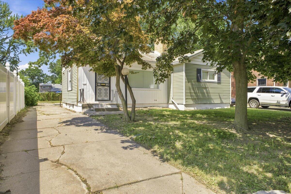 5727 University Place Property Photo 3