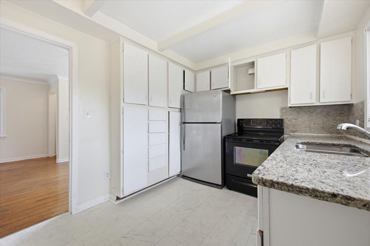 5727 University Place Property Photo 4