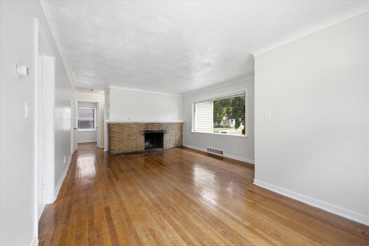 5727 University Place Property Photo 10