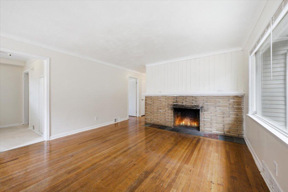 5727 University Place Property Photo 11