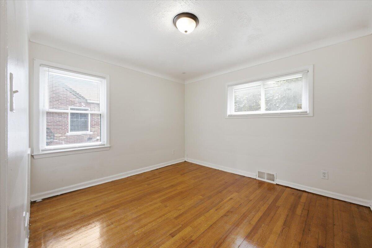 5727 University Place Property Photo 13