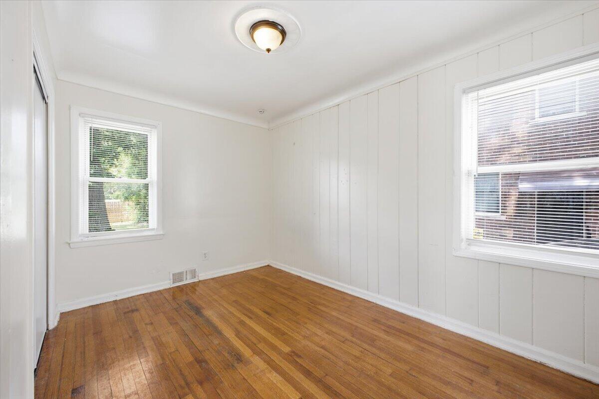 5727 University Place Property Photo 15