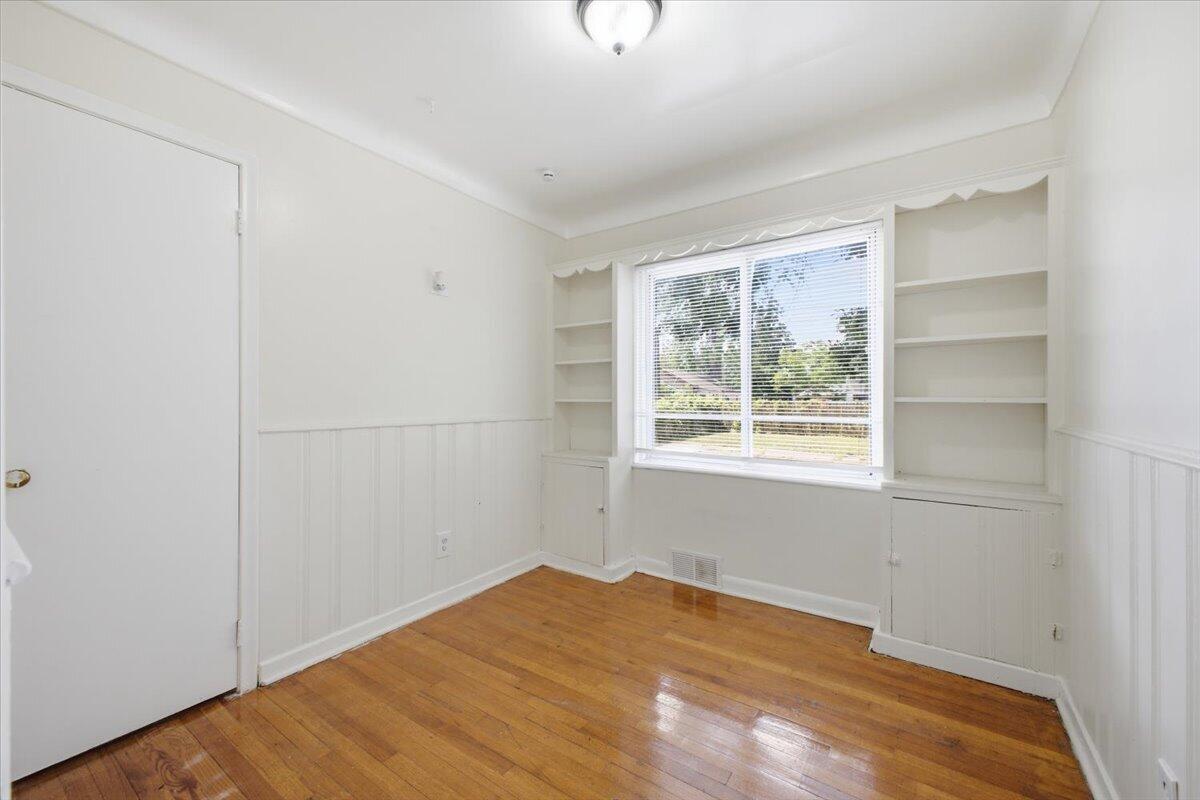 5727 University Place Property Photo 17