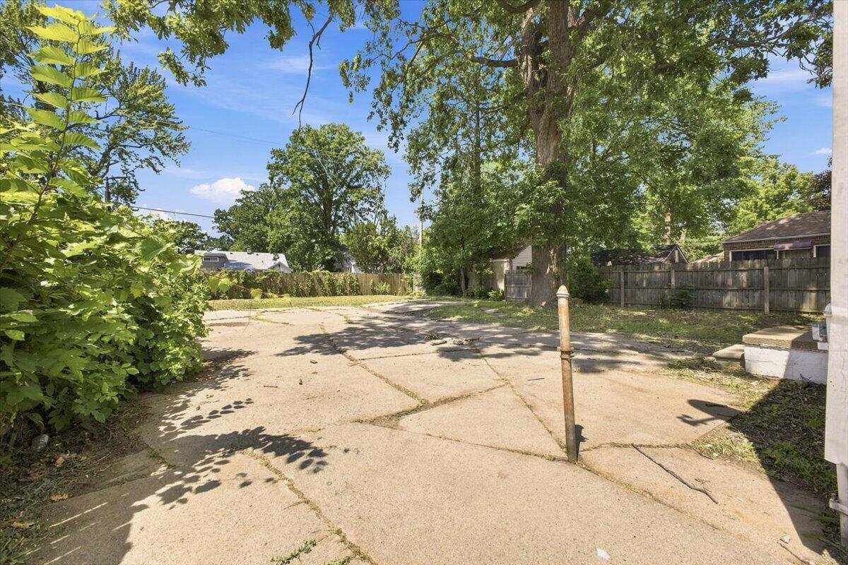 5727 University Place Property Photo 23