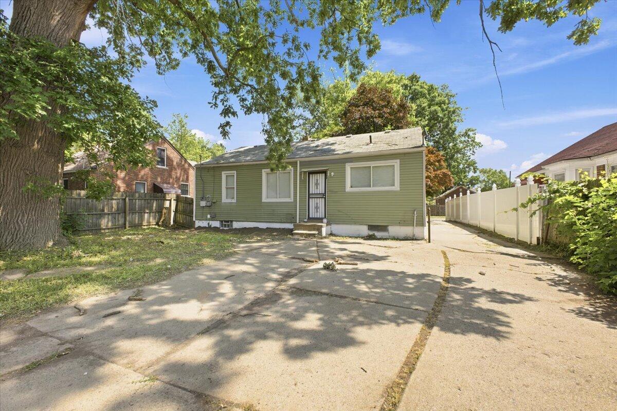 5727 University Place Property Photo 24