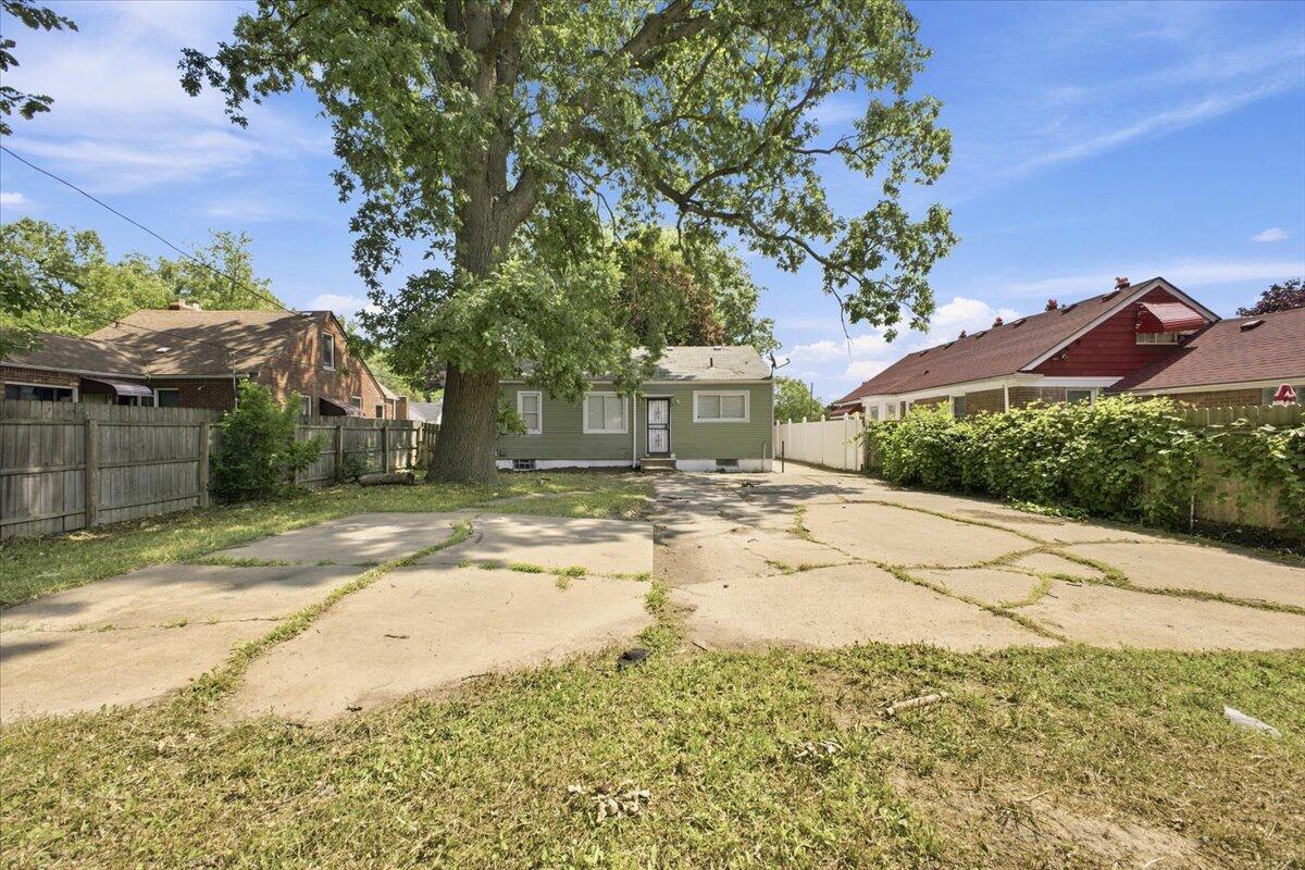 5727 University Place Property Photo 25