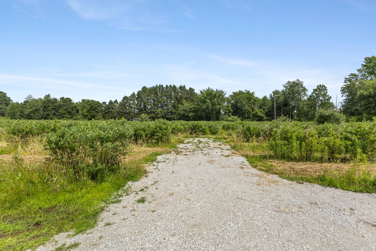 2900 W River Road Property Photo 14