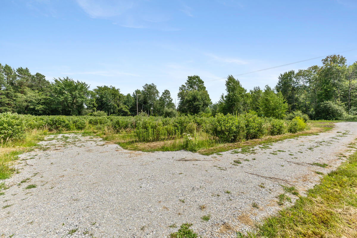 2900 W River Road Property Photo 16
