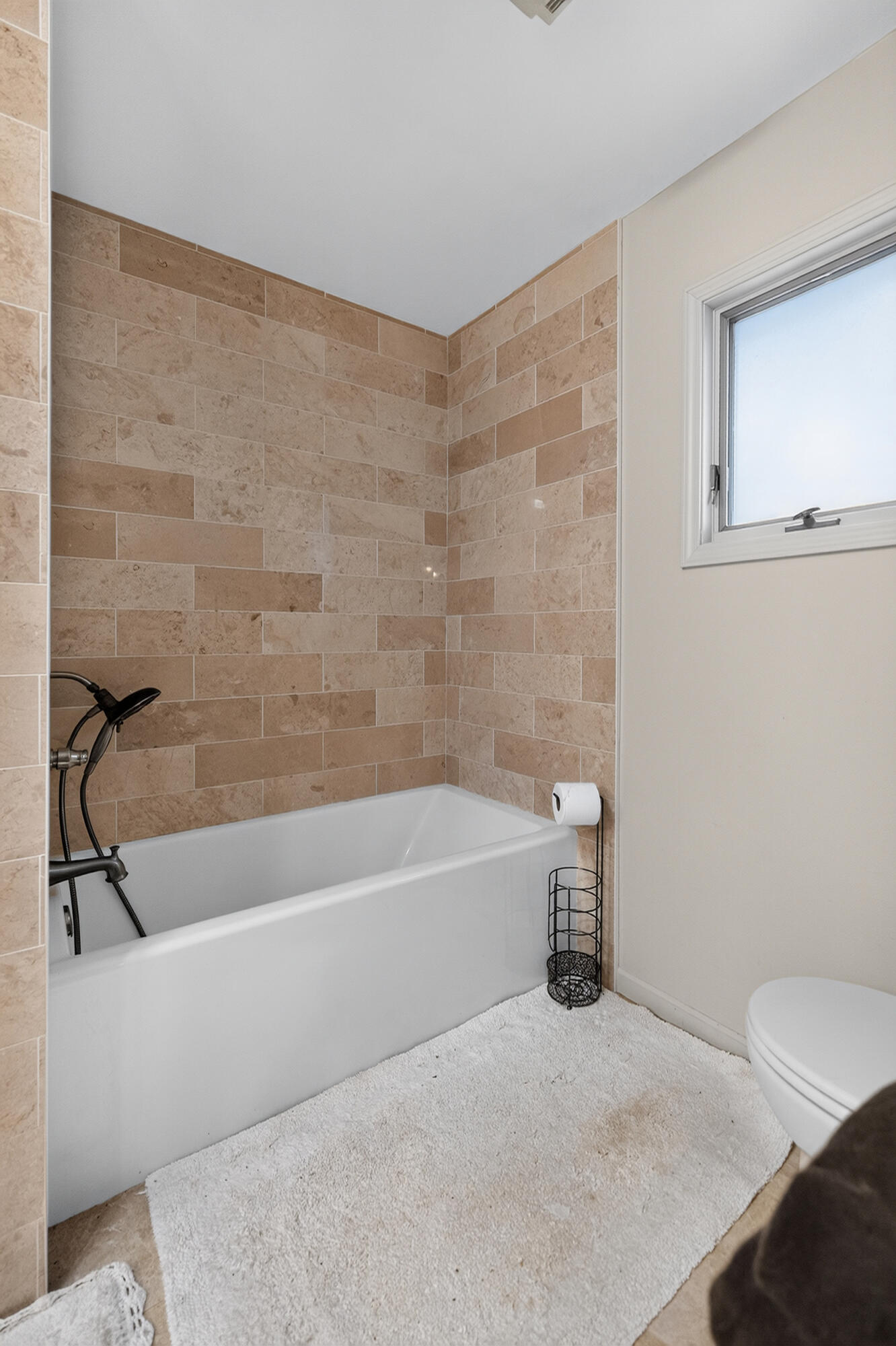 22403 Maple Row Street Property Photo 6