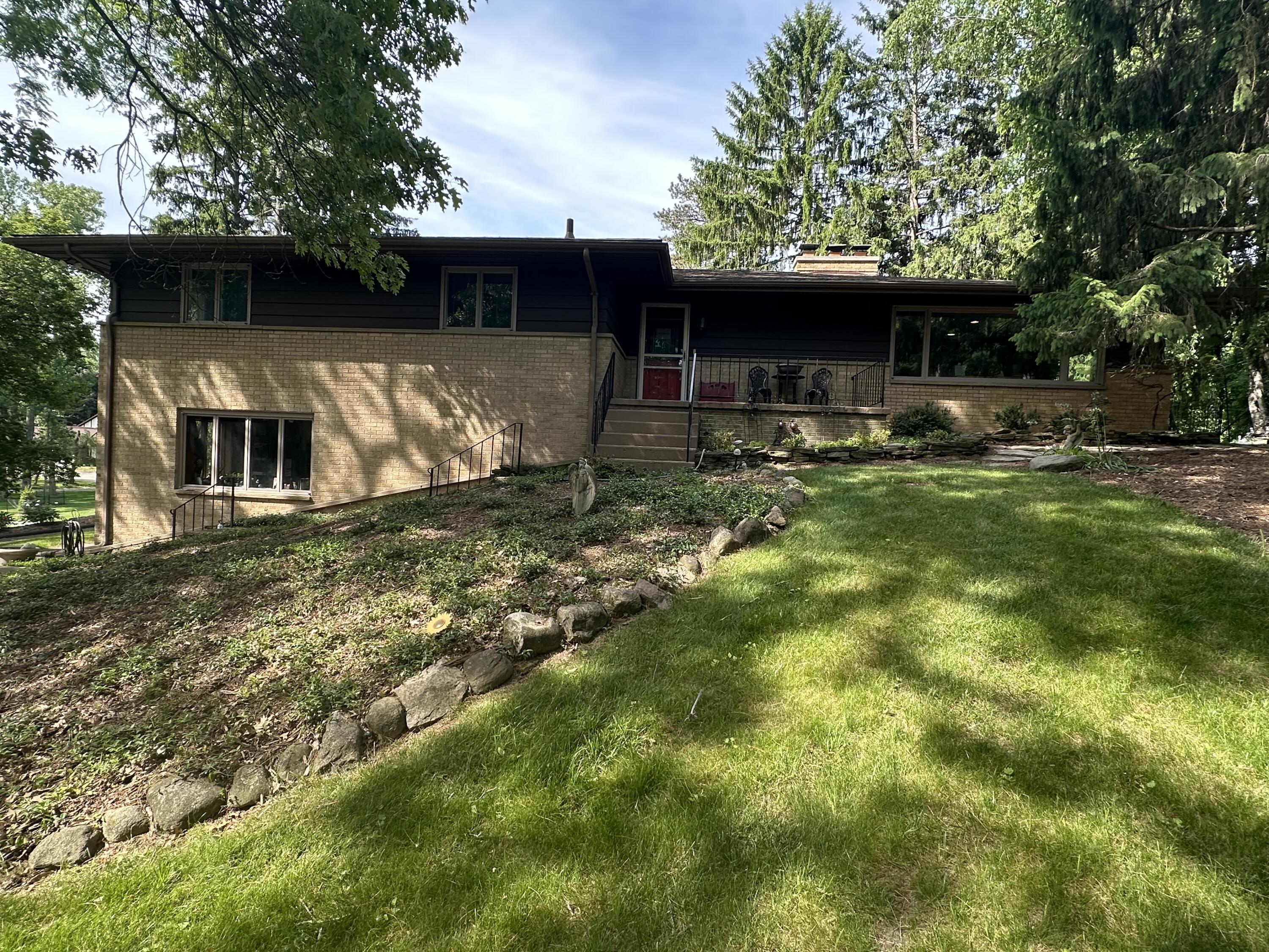 2631 N Maple Road Property Photo 1