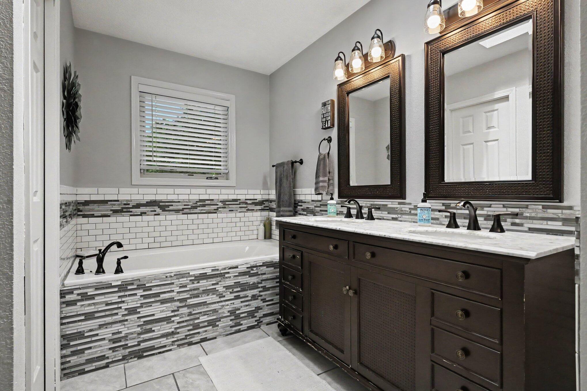 12265 Riverside Drive Property Photo 11