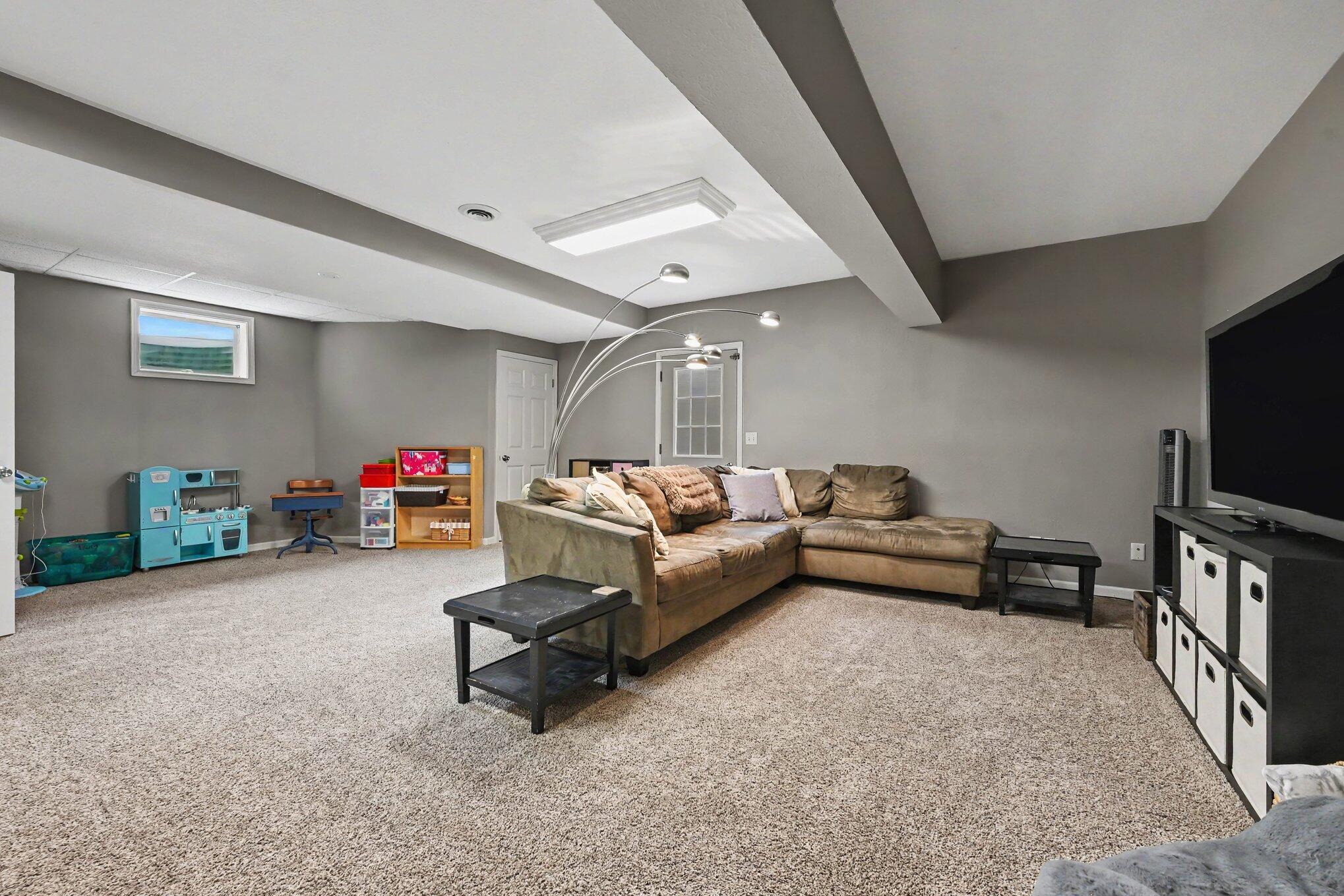 12265 Riverside Drive Property Photo 16