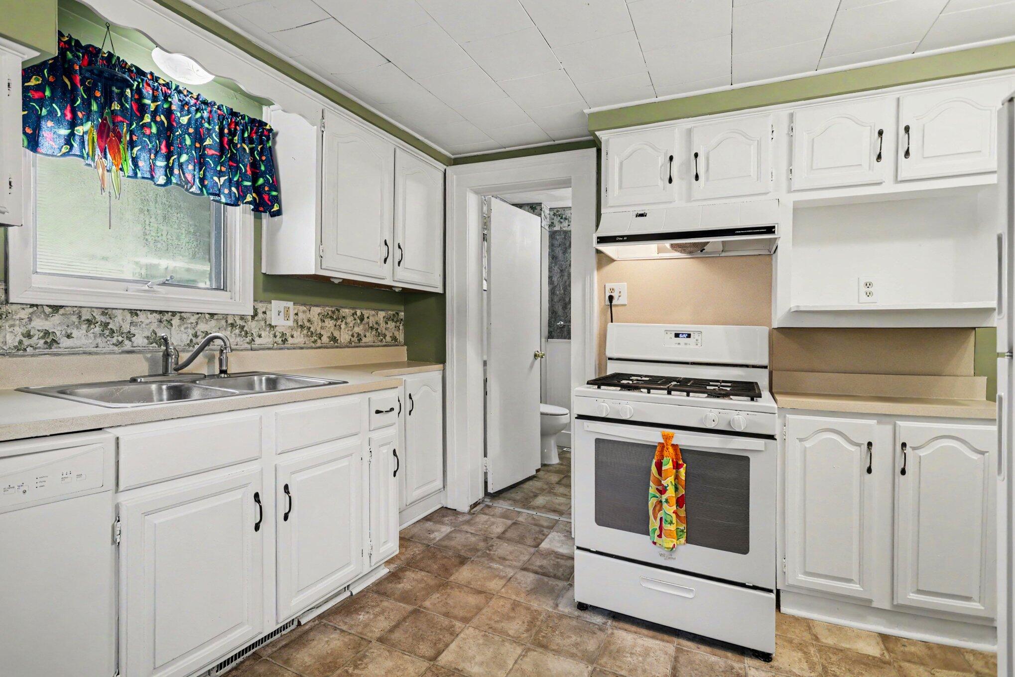 302 Exchange Street Property Photo 9
