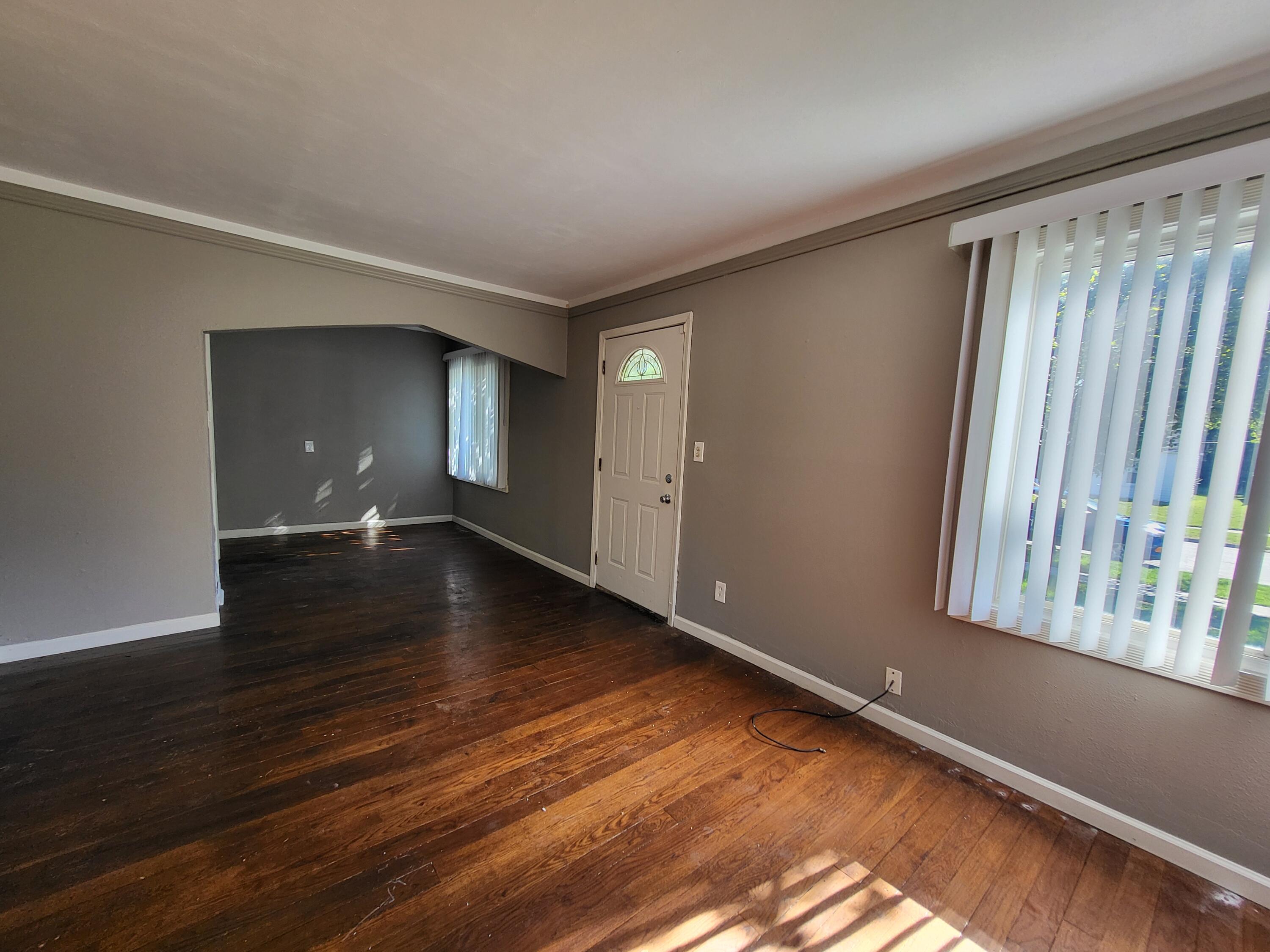 19453 Roscommon Street Property Photo 5