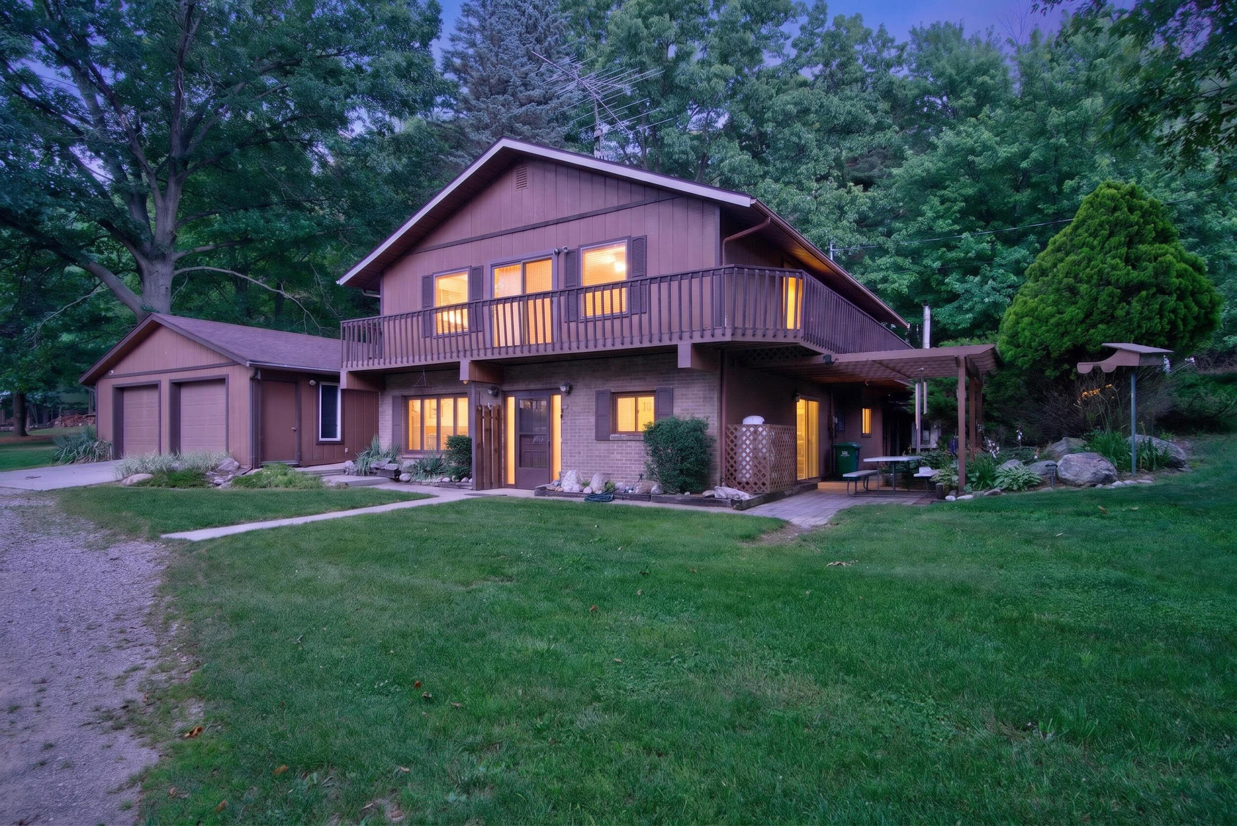 1611 S Williamston Road Property Photo 1