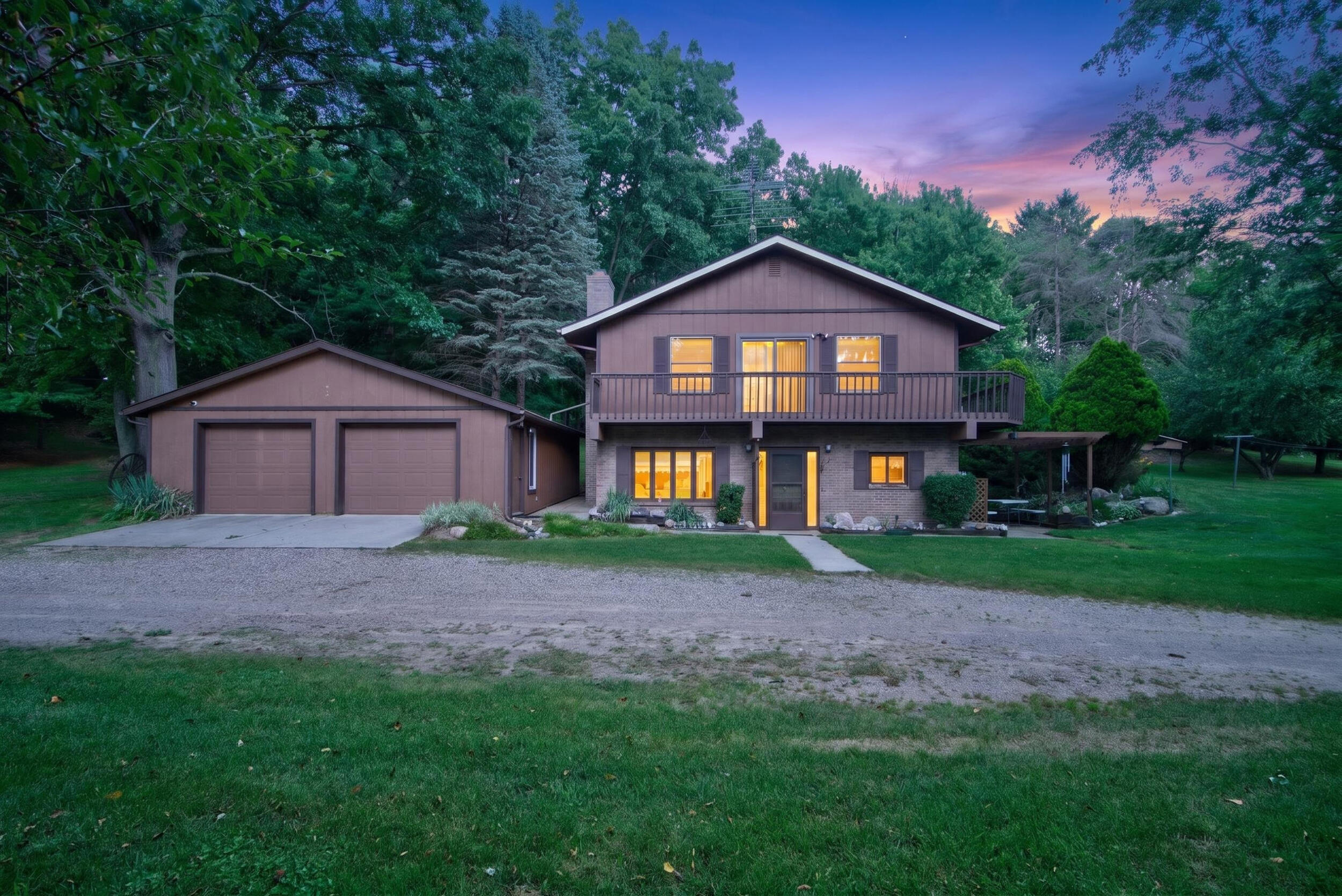 1611 S Williamston Road Property Photo 3