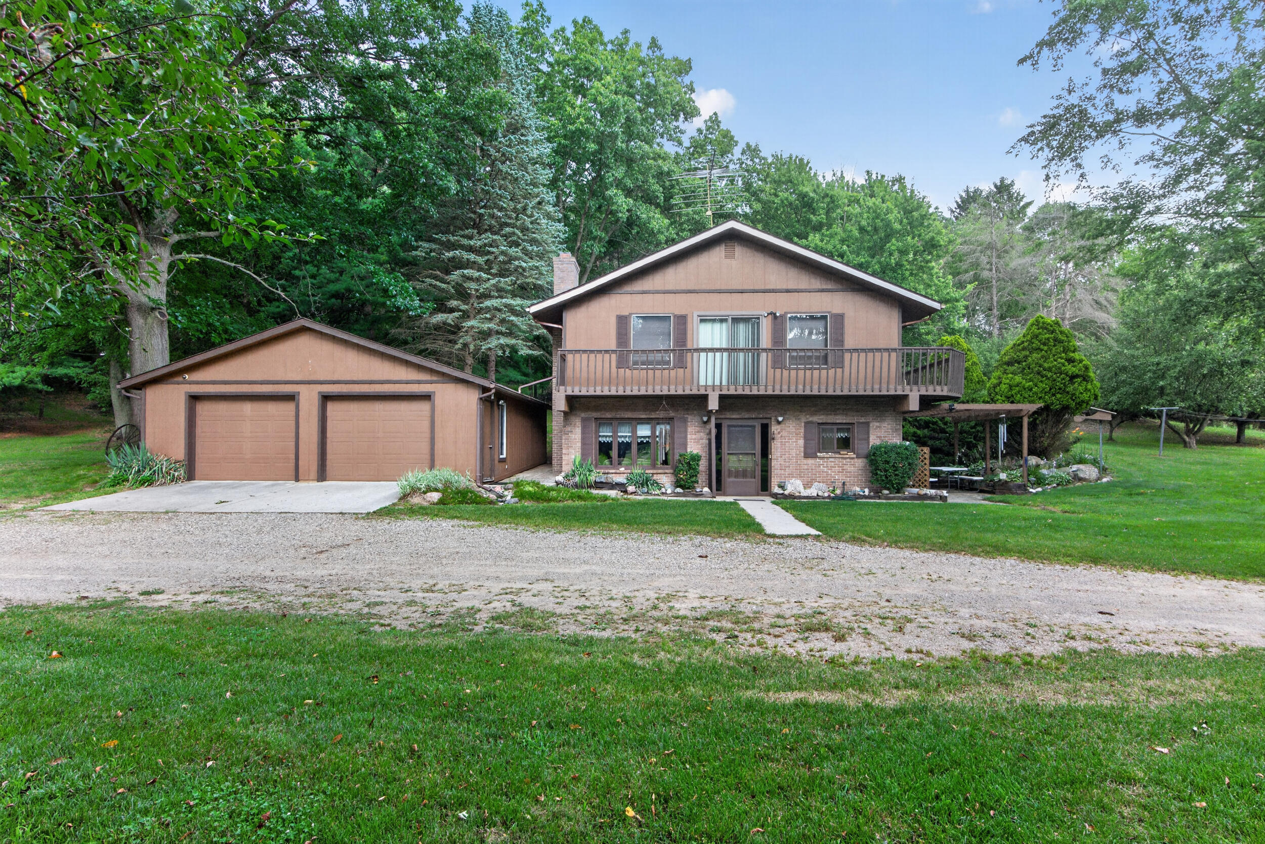 1611 S Williamston Road Property Photo 4