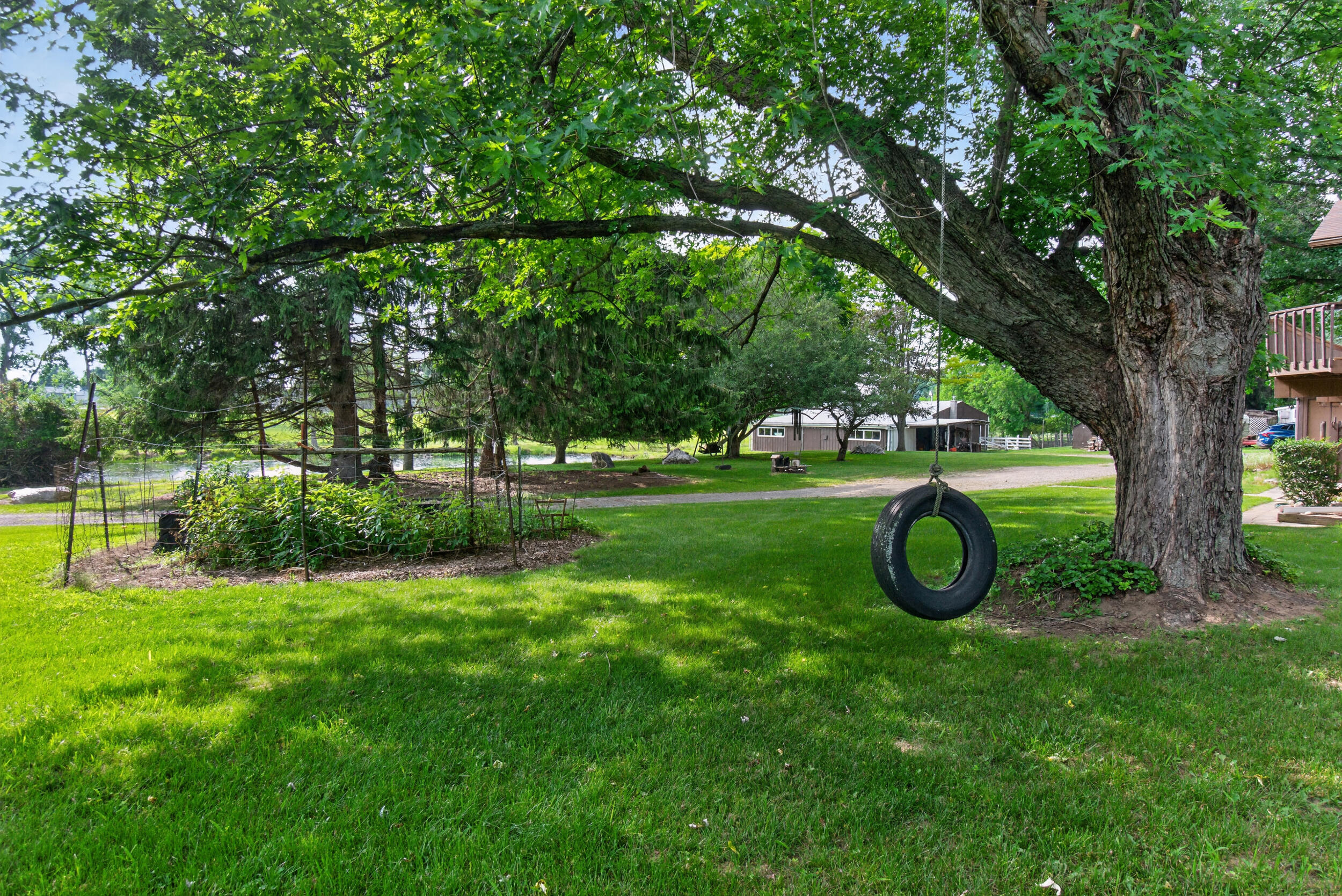 1611 S Williamston Road Property Photo 6