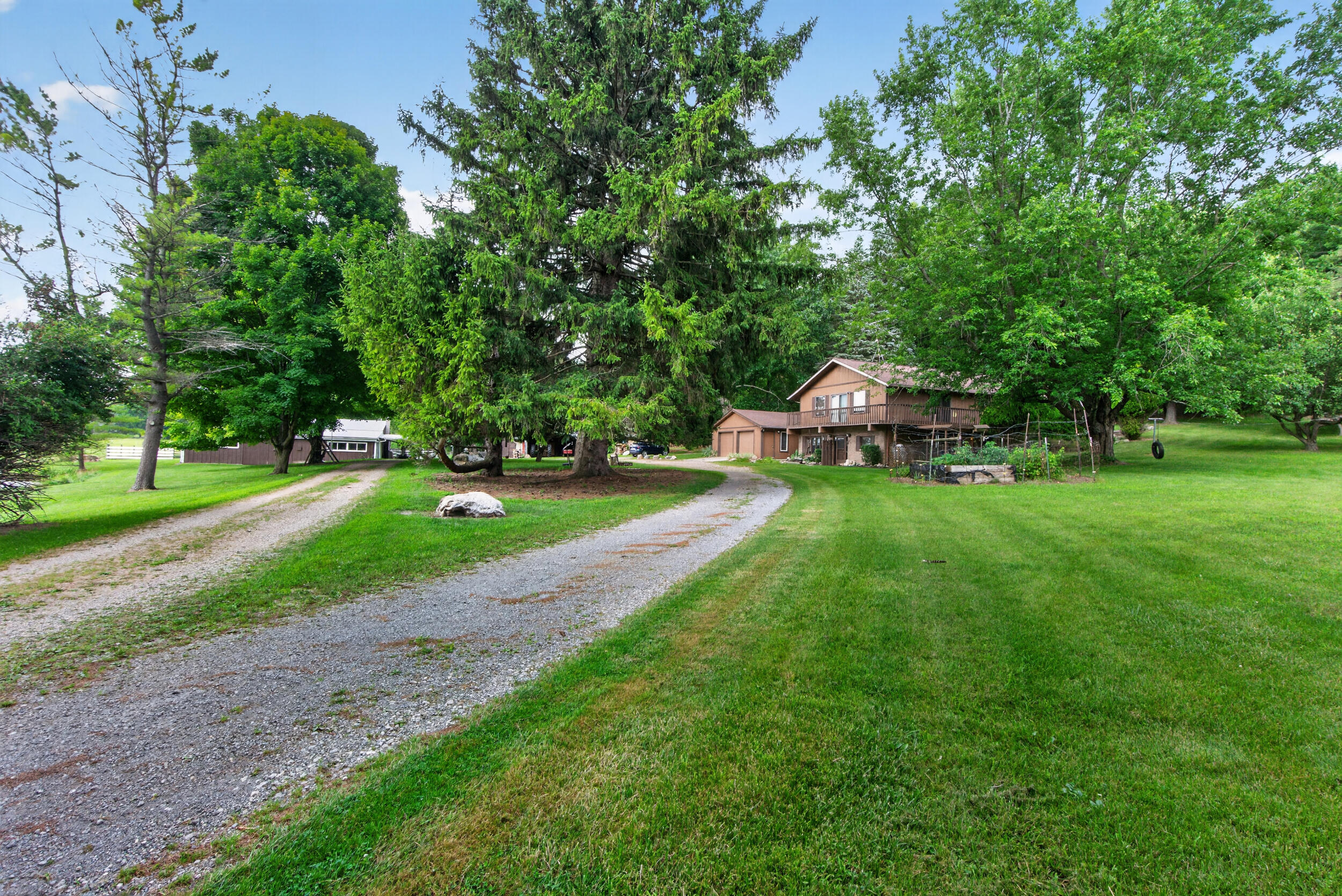 1611 S Williamston Road Property Photo 8