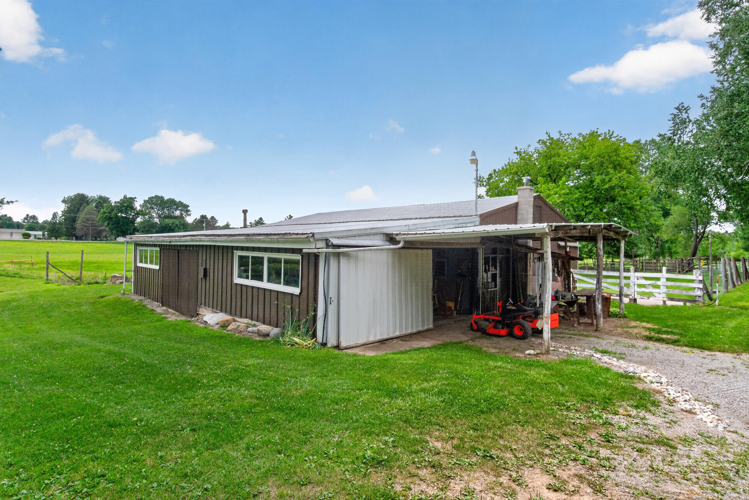 1611 S Williamston Road Property Photo 48