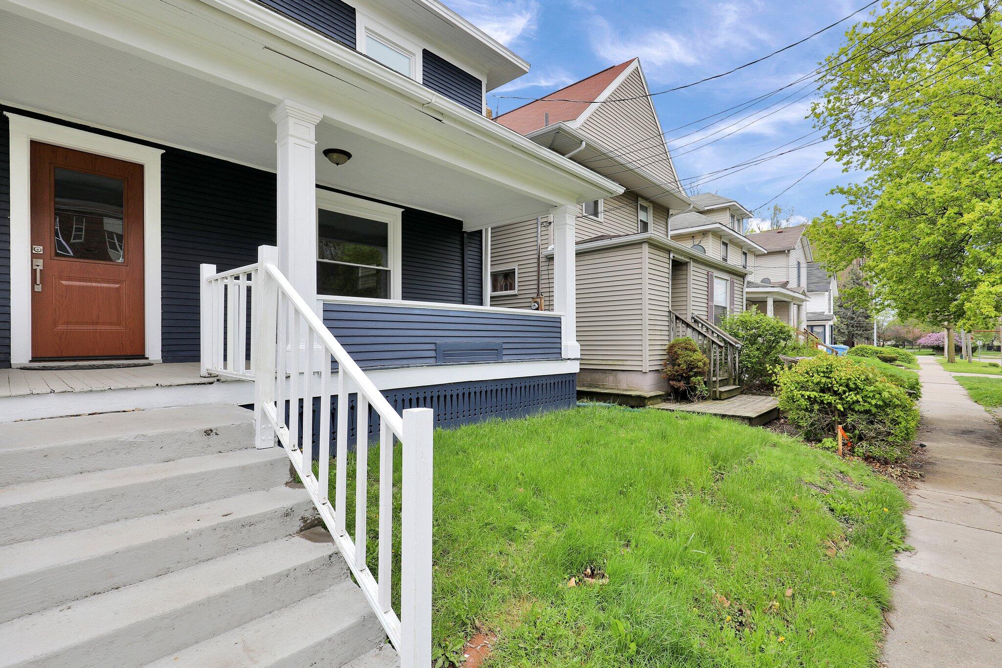 505 W Lenawee Street Property Photo 2