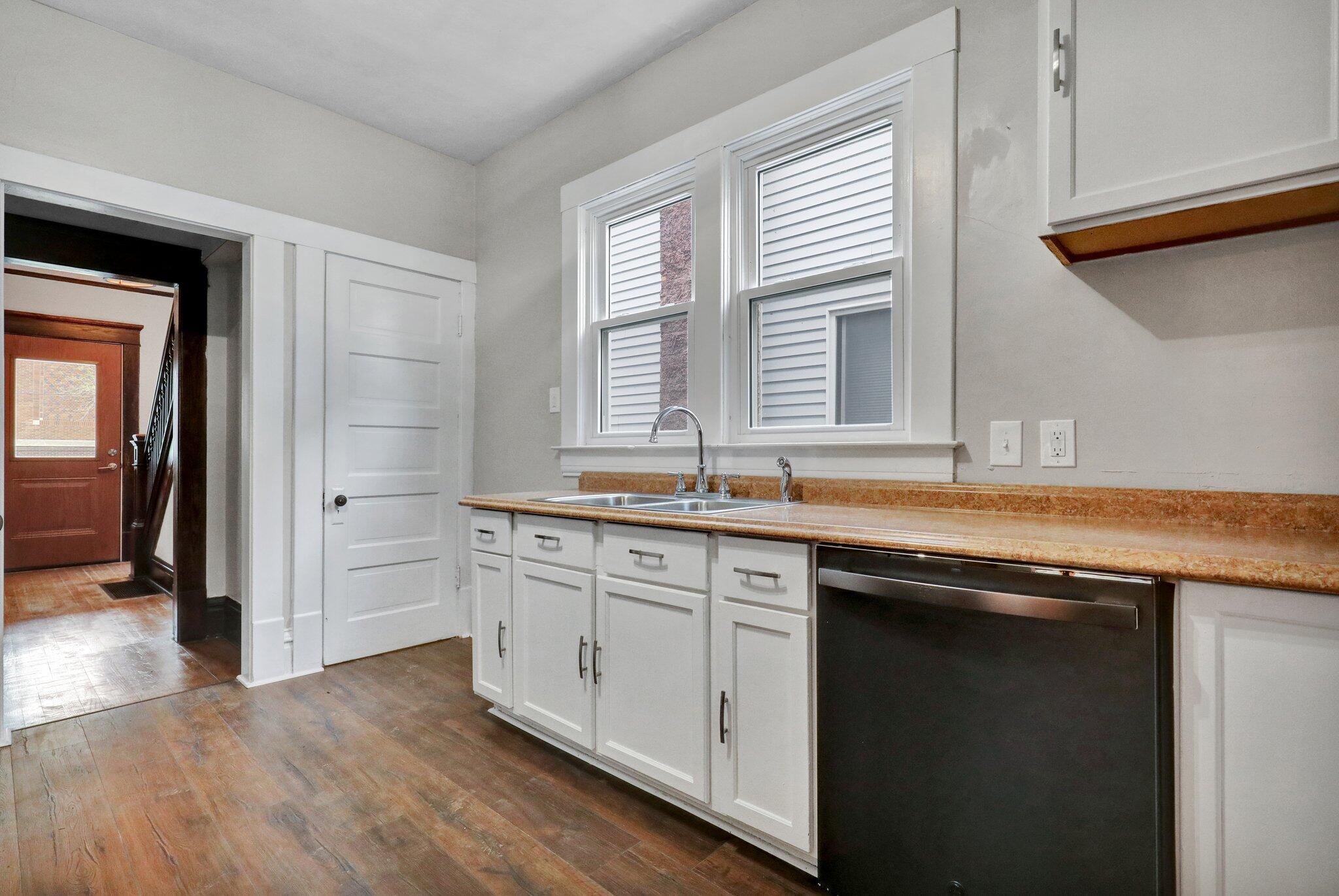 505 W Lenawee Street Property Photo 8