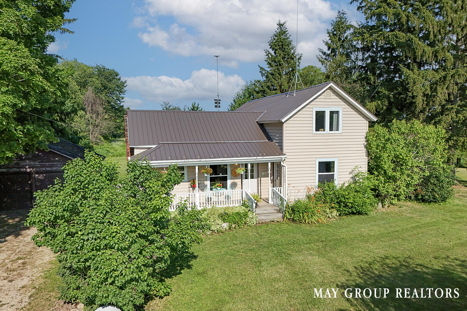7572 Collins Road Property Photo 1