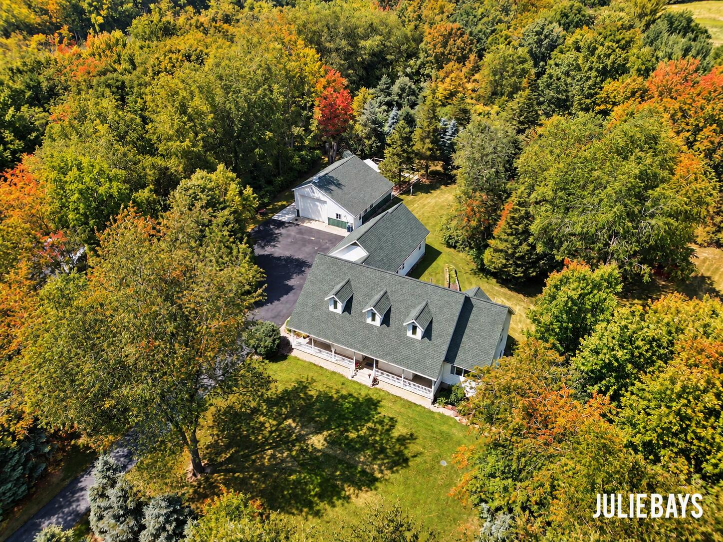6202 Black Creek Drive Property Photo 3