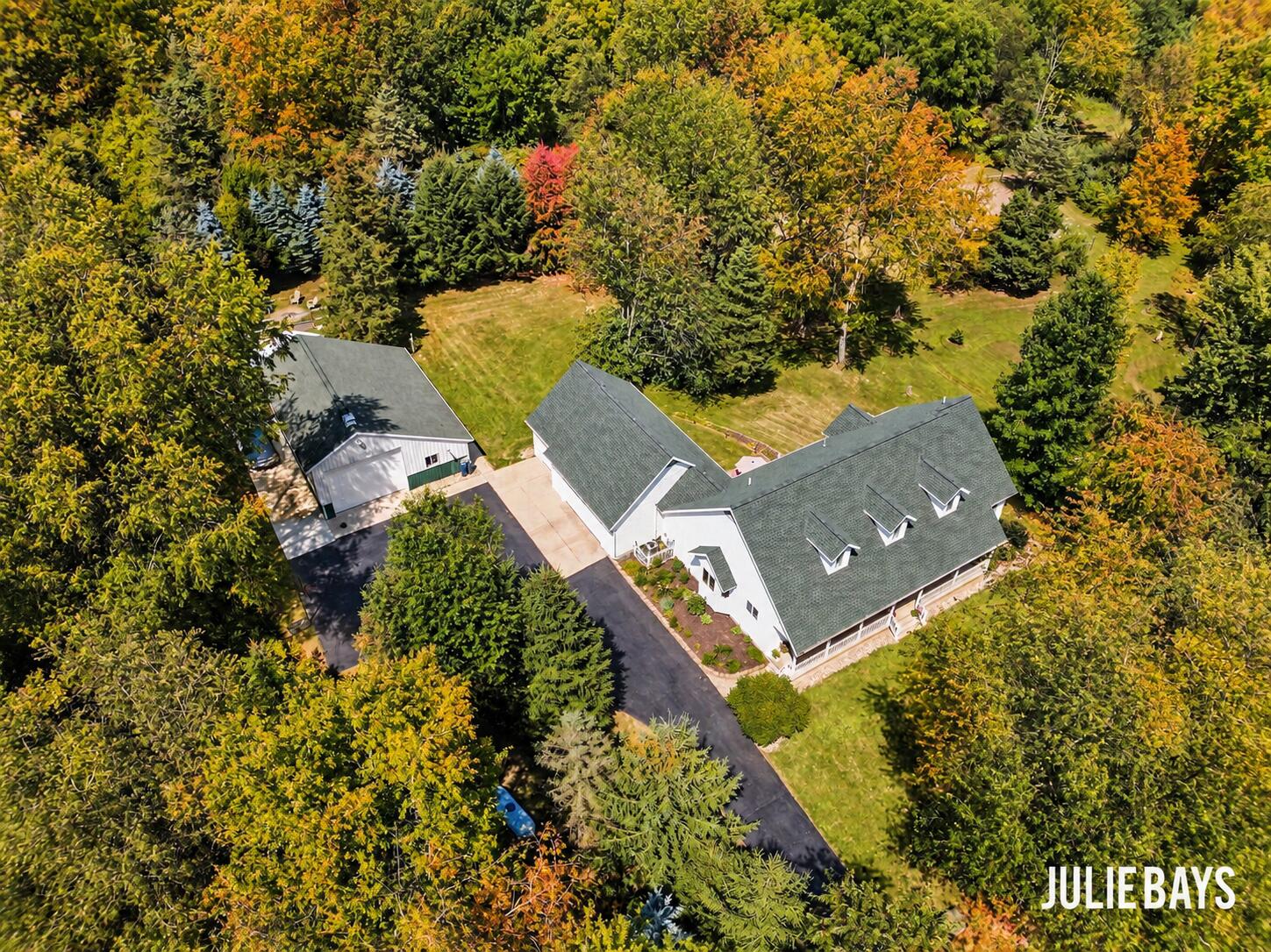 6202 Black Creek Drive Property Photo 4