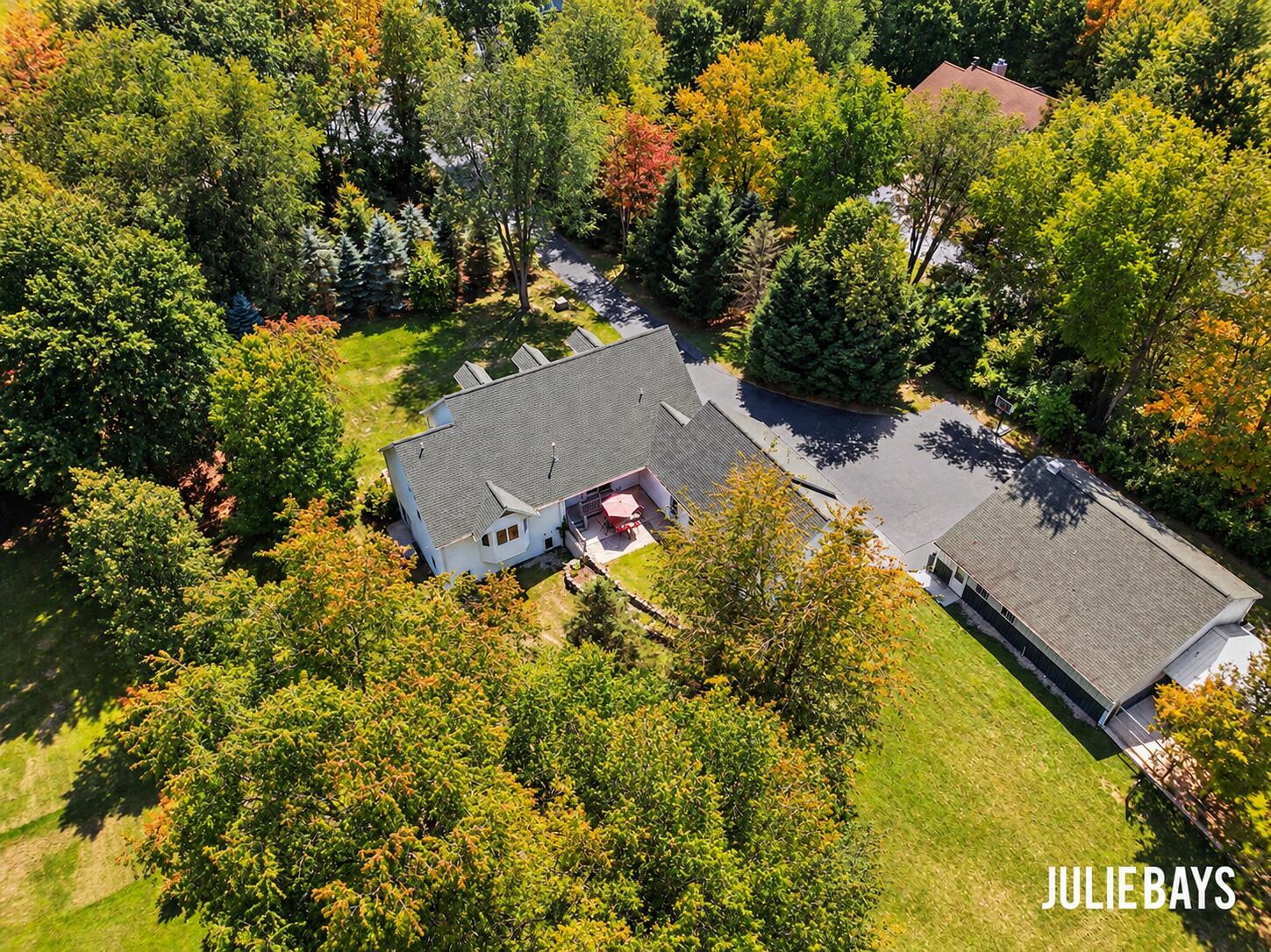 6202 Black Creek Drive Property Photo 5