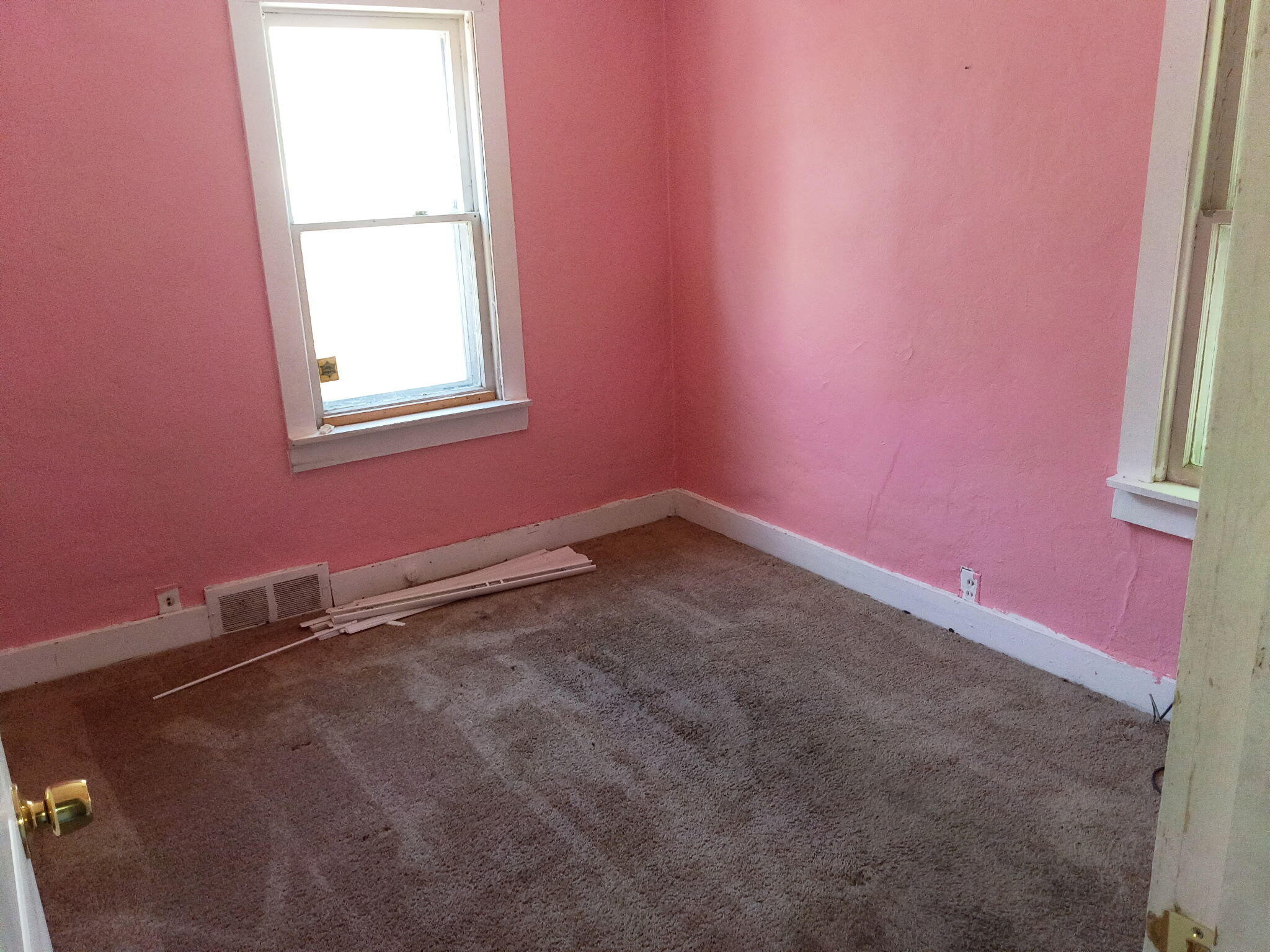 18620 Charest Street Property Photo 5