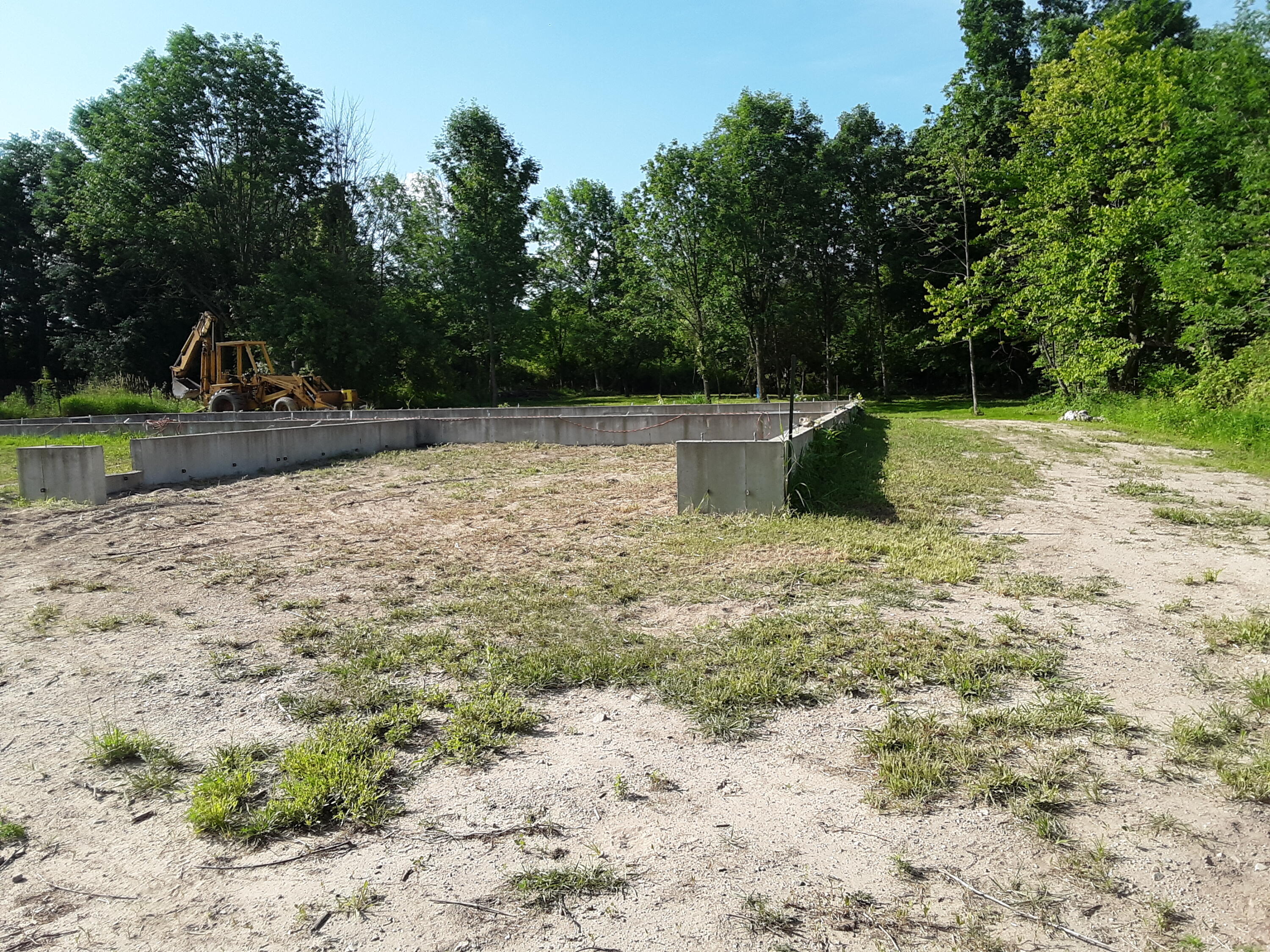 598 E North Street Property Photo 5