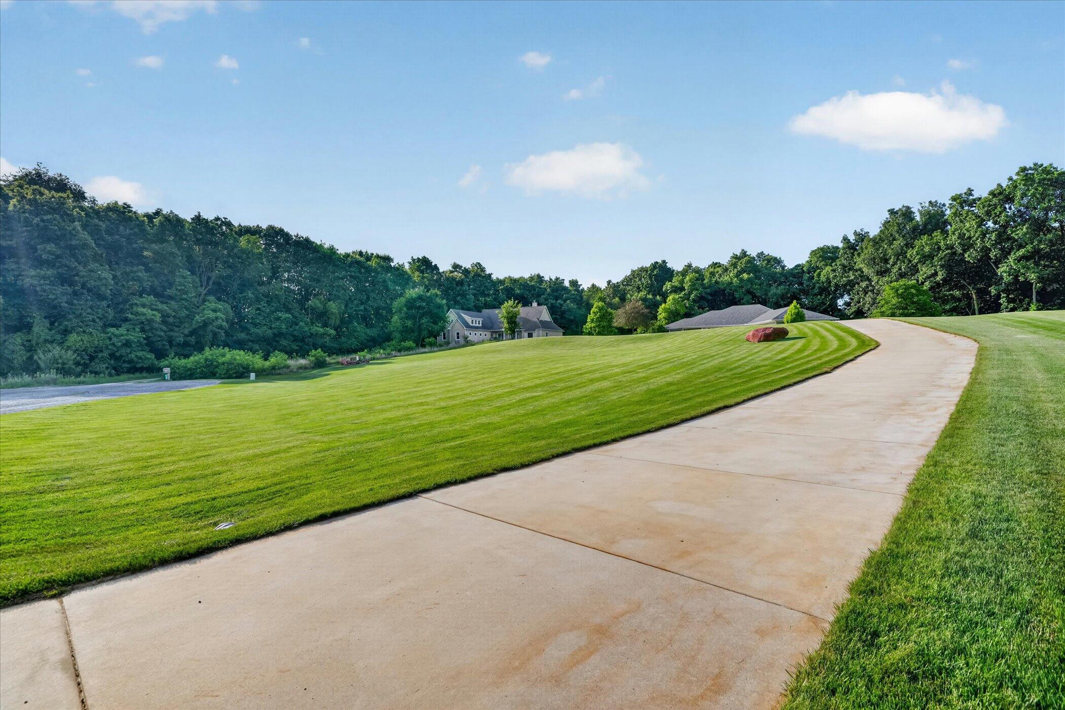 9348 Stoneview Lane Property Photo 3
