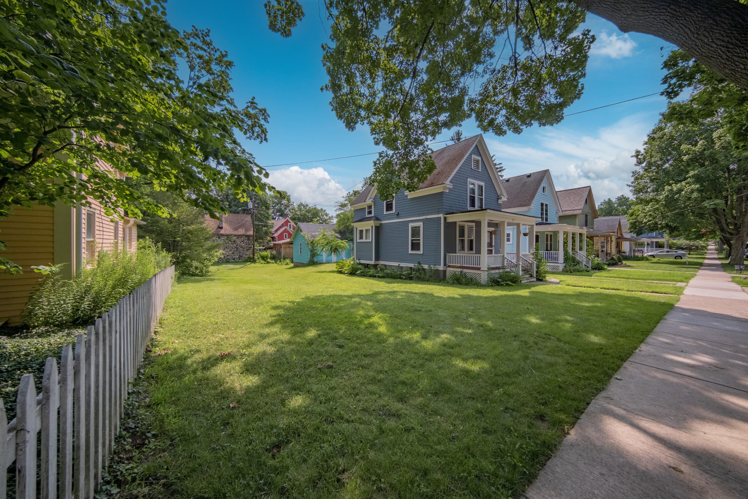 517 2nd Street Property Photo 5