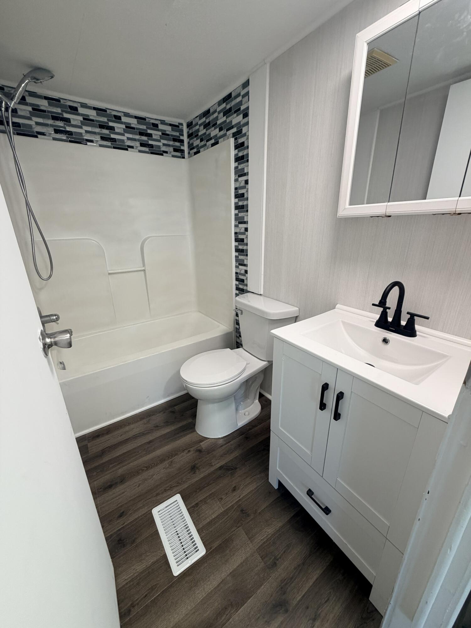 509 Spring Harbor Boulevard Property Photo 8