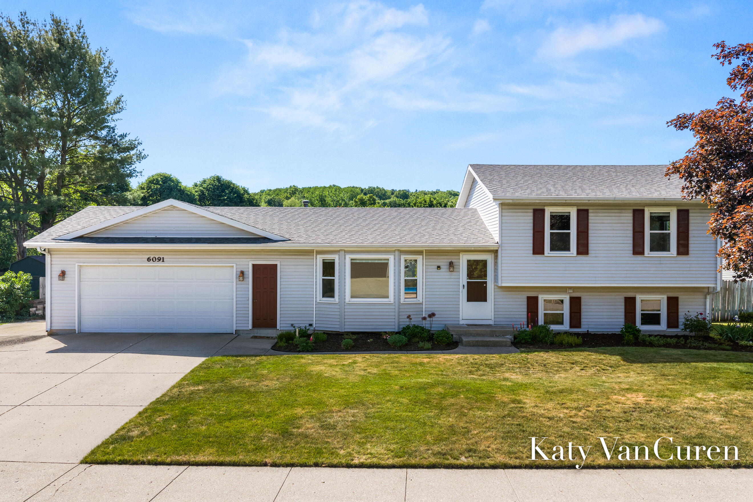 6091 Rogue River Meadows Drive Ne Property Photo 1