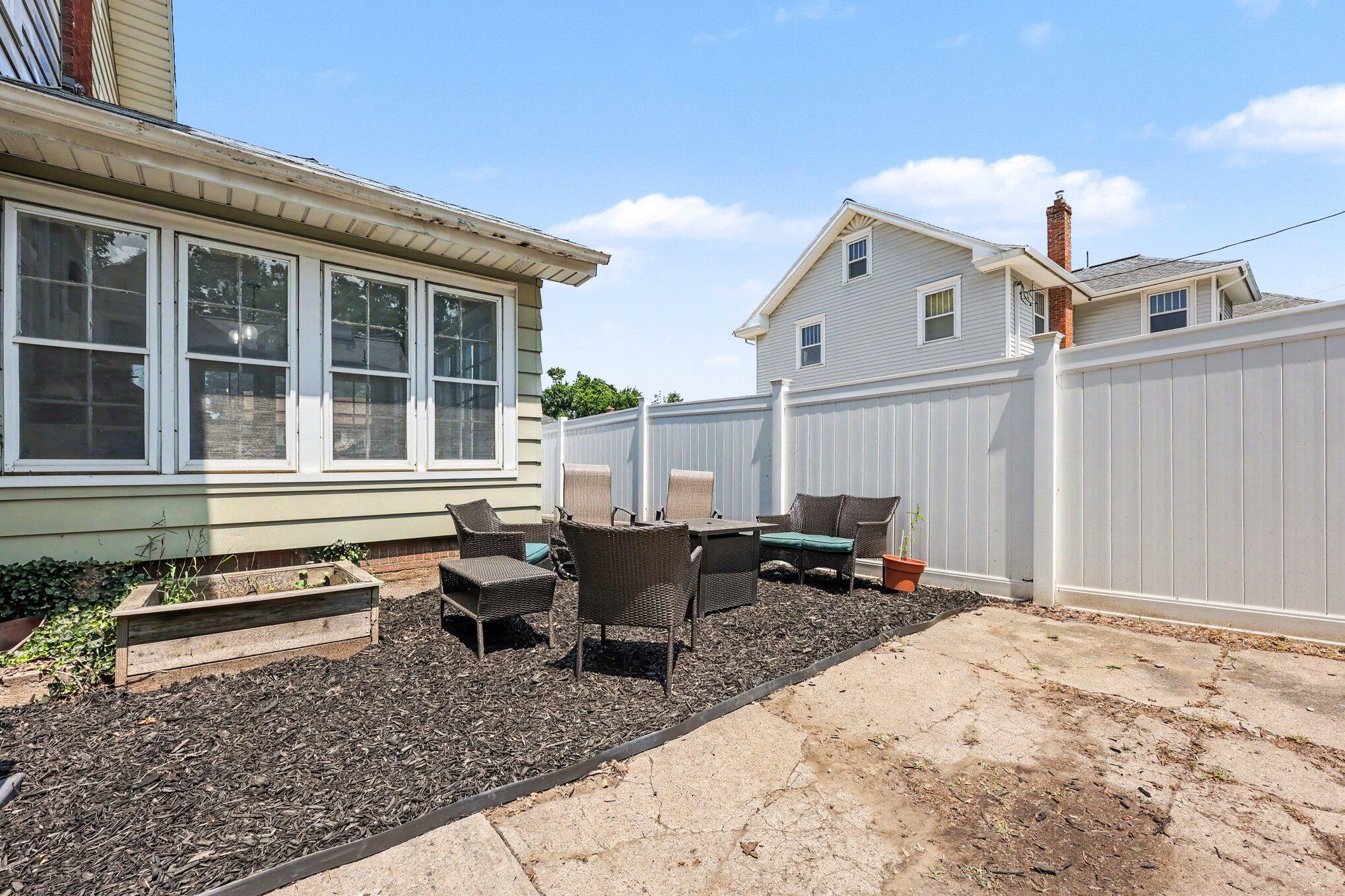 1115 W Michigan Avenue Property Photo 23