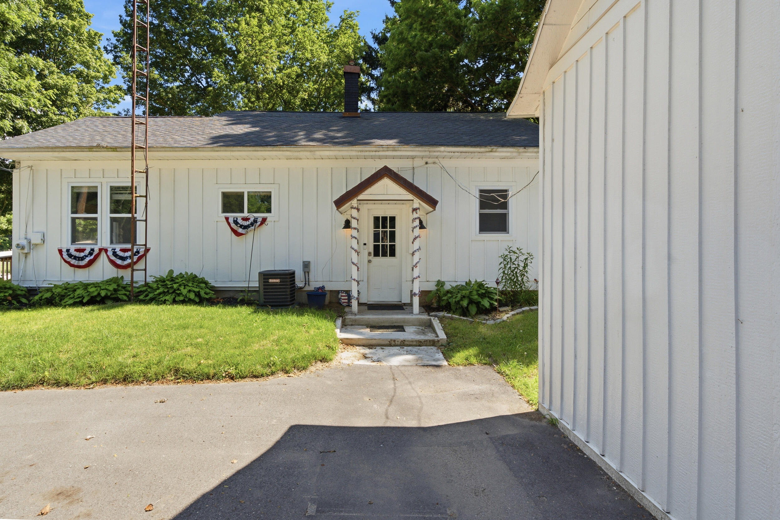 4136 Pier Road Property Photo 6
