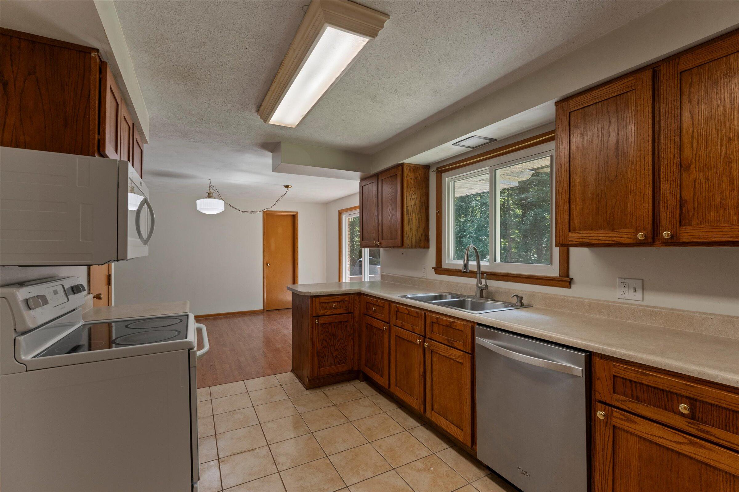 8696 Maplewood Drive Property Photo 14