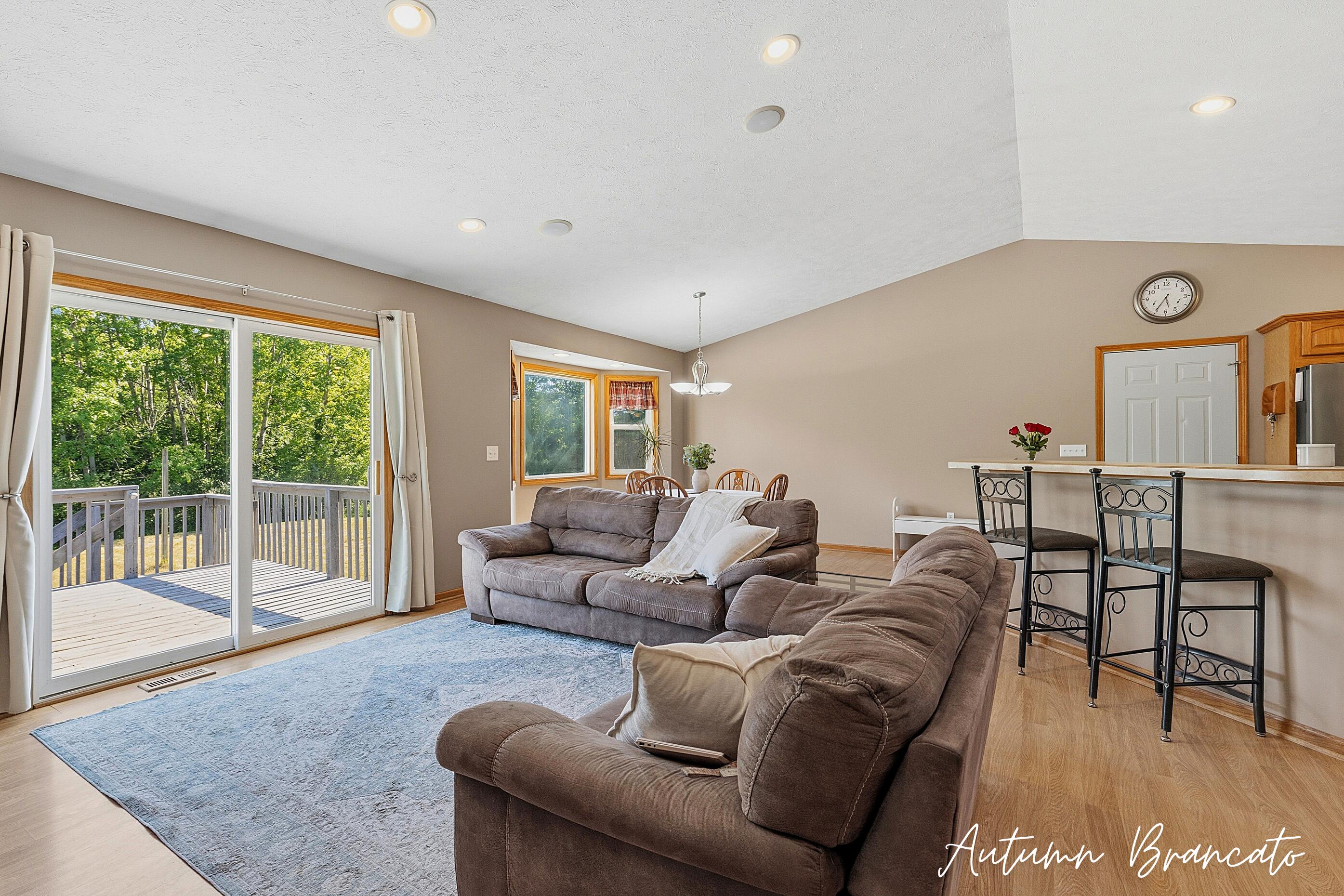 3350 Egner Street Ne Property Photo 10