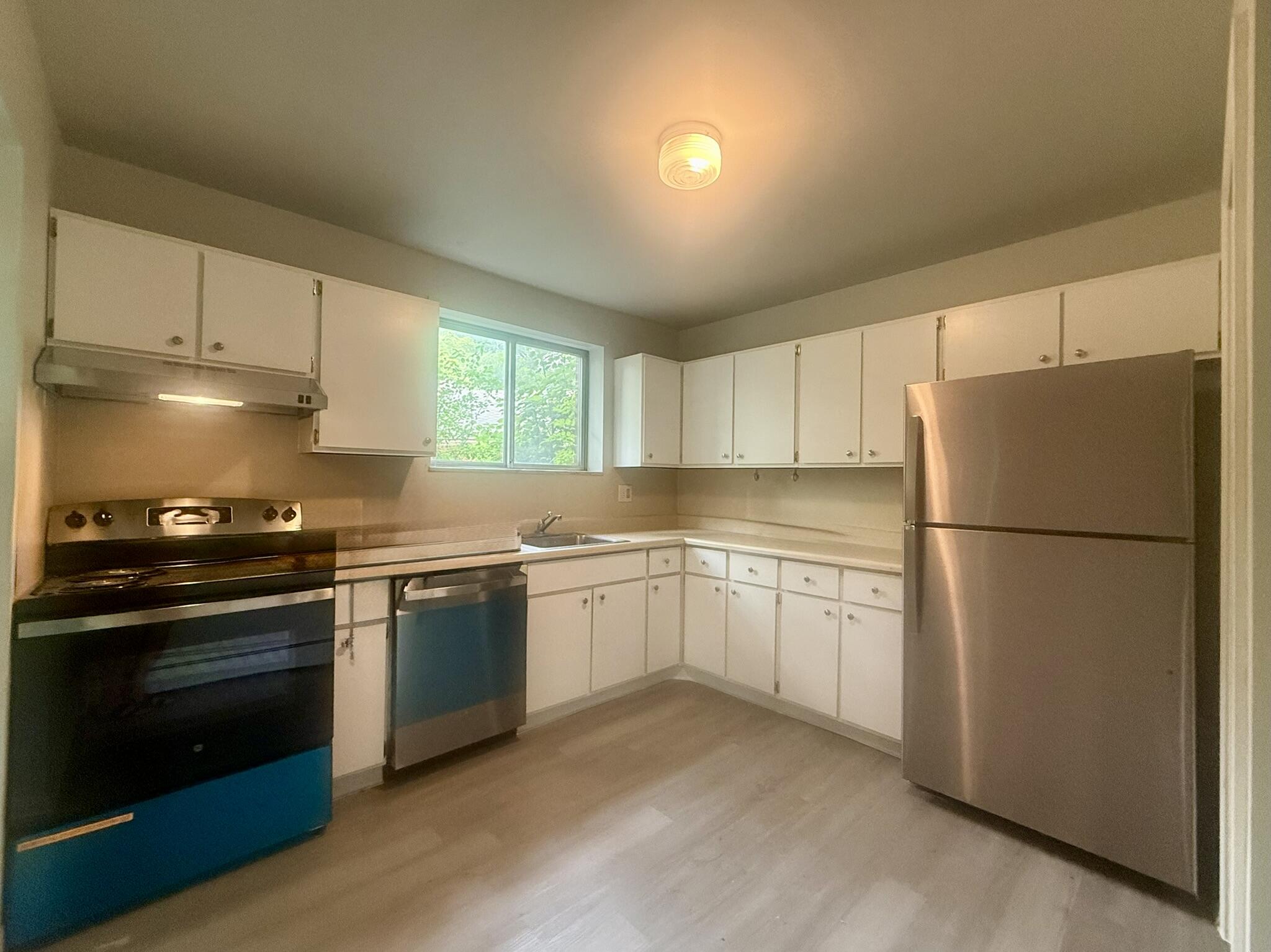 410 S Revena Boulevard Property Photo 4