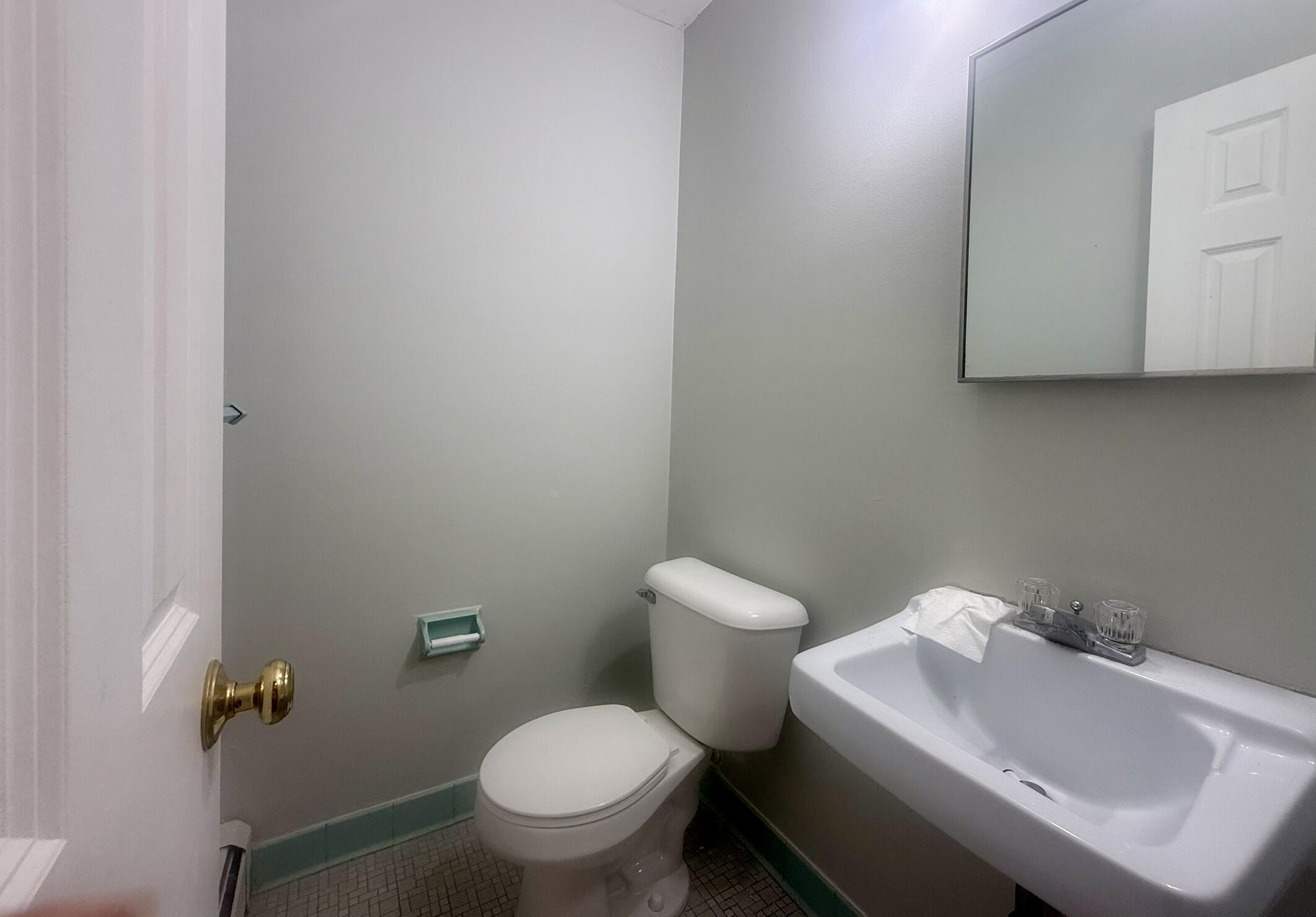 410 S Revena Boulevard Property Photo 6