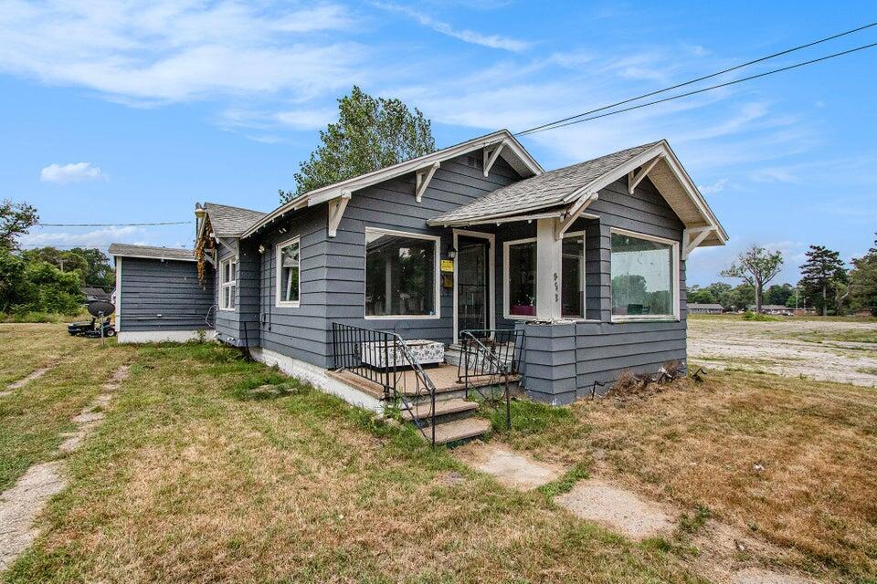 952 Pipestone Street Property Photo 1