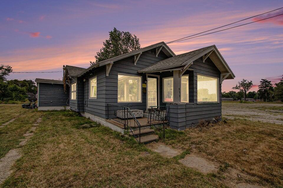 952 Pipestone Street Property Photo 2