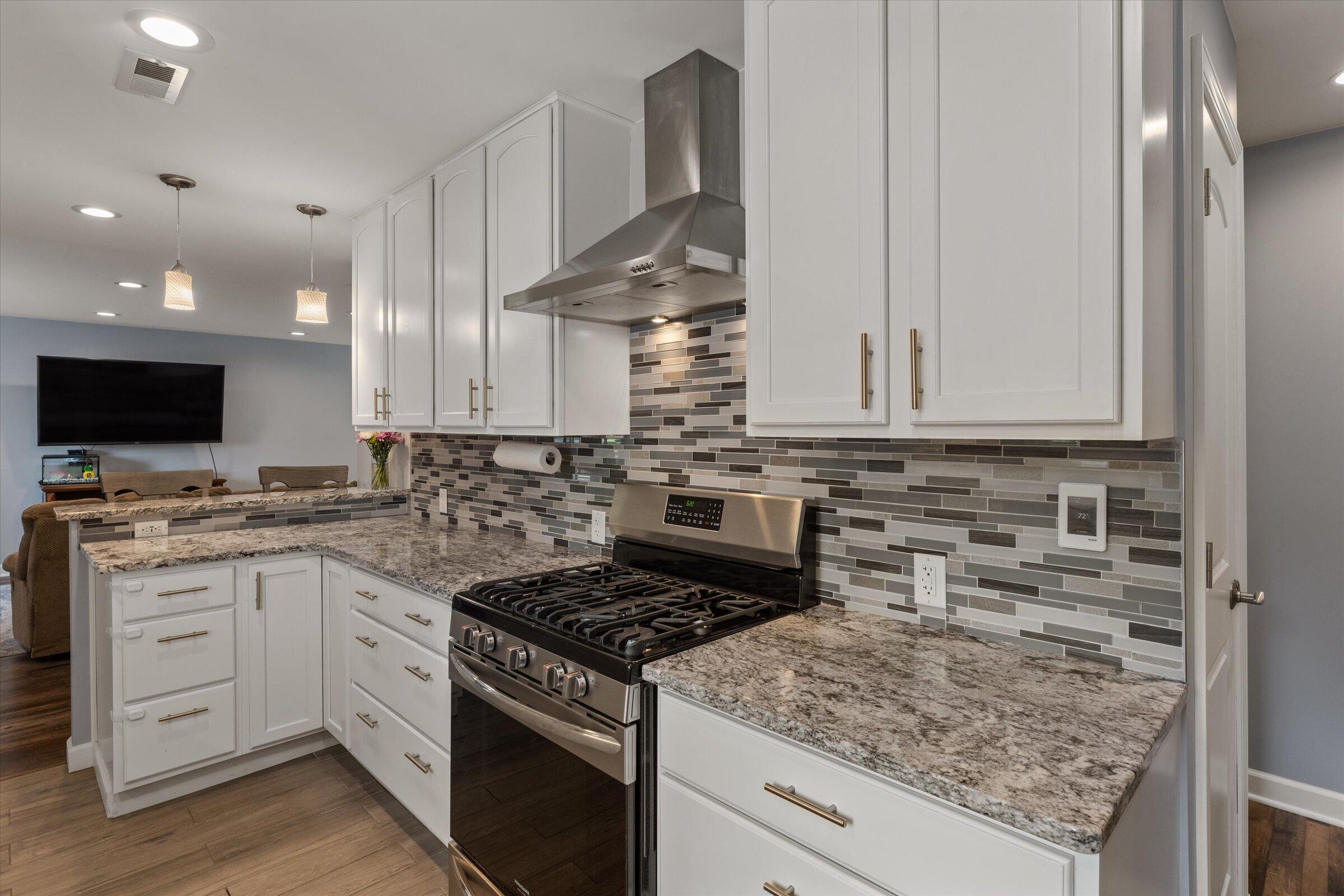 21684 Channel Parkway Property Photo 3