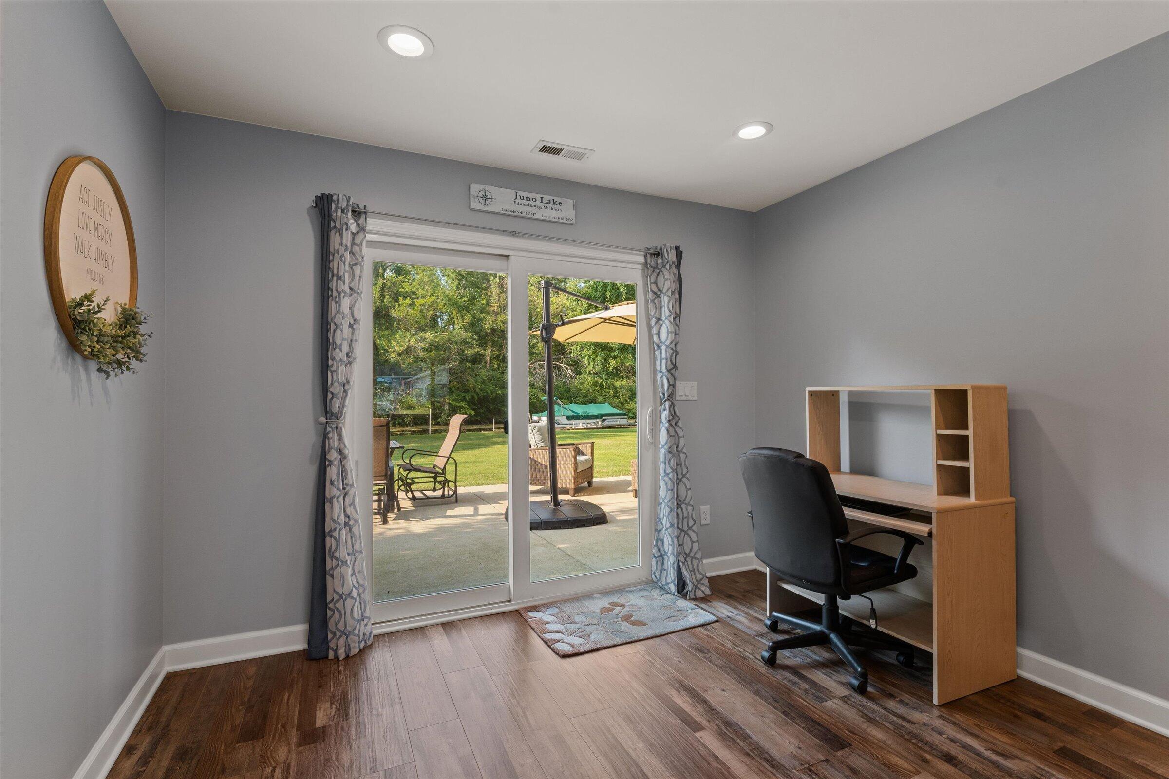 21684 Channel Parkway Property Photo 11