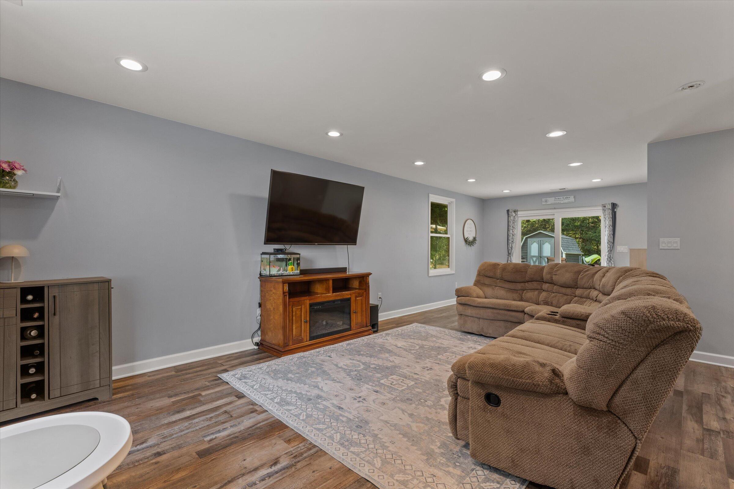 21684 Channel Parkway Property Photo 12