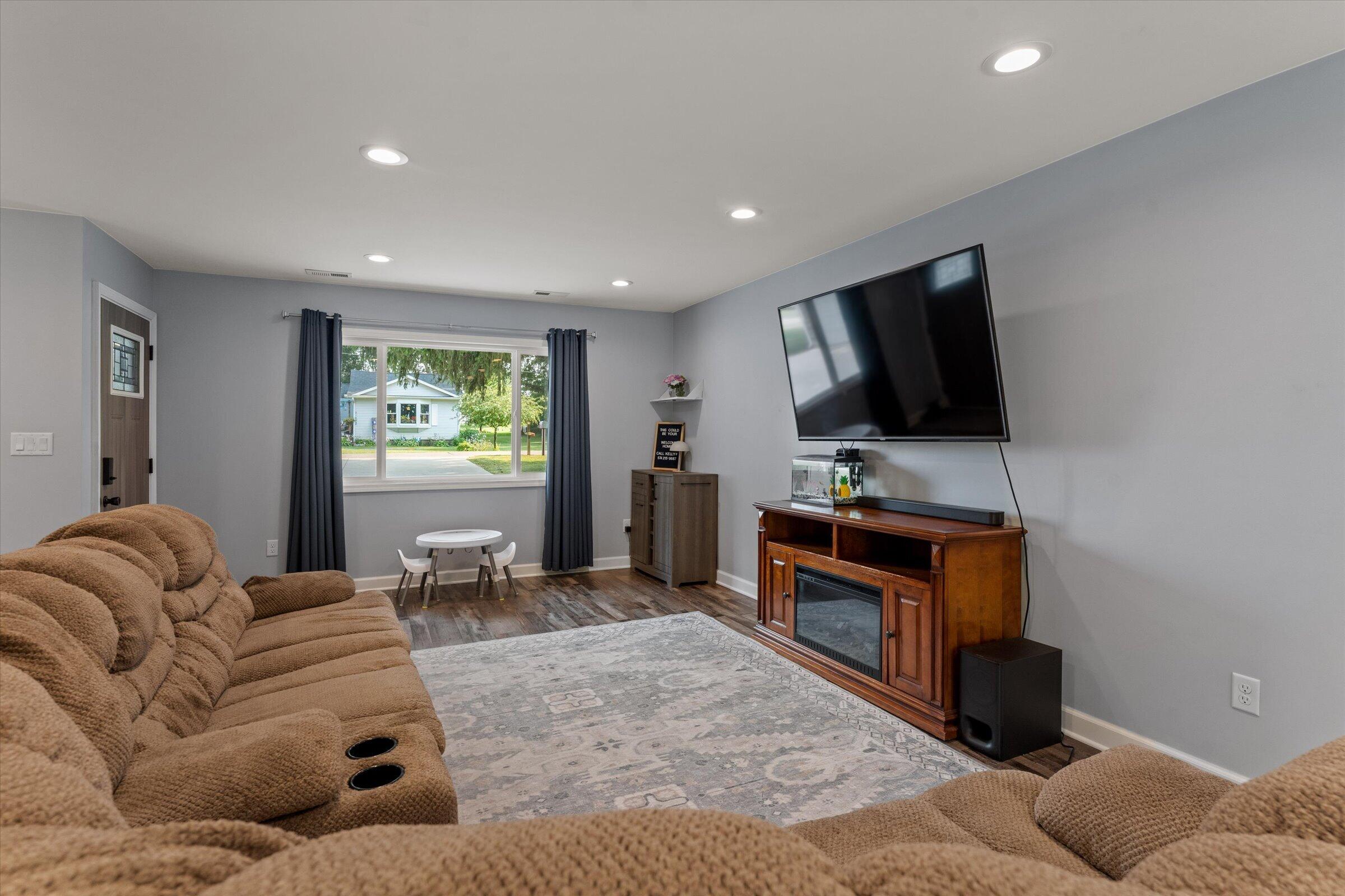 21684 Channel Parkway Property Photo 13