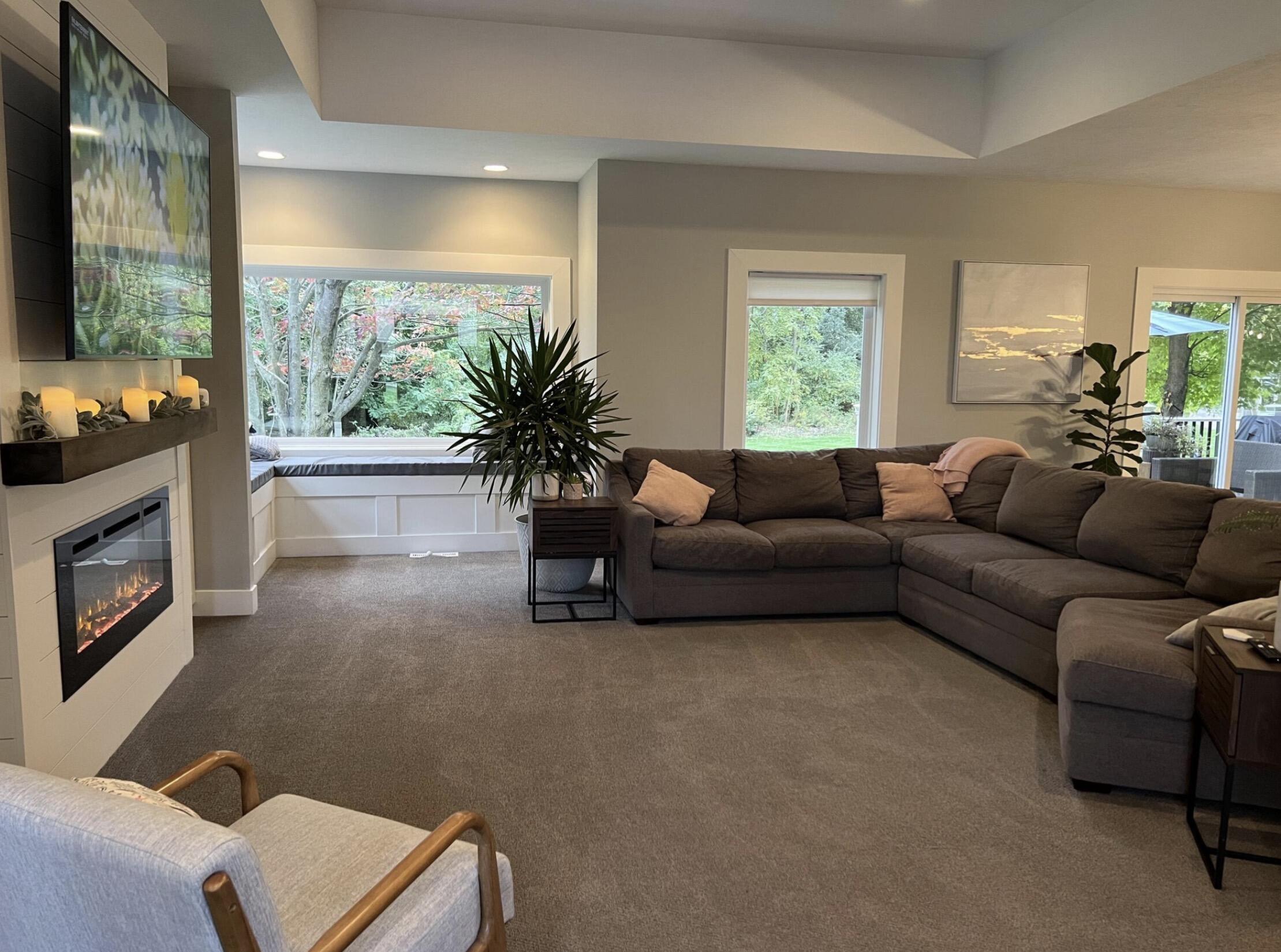 6699 Summer Meadows Drive Ne Property Photo 3